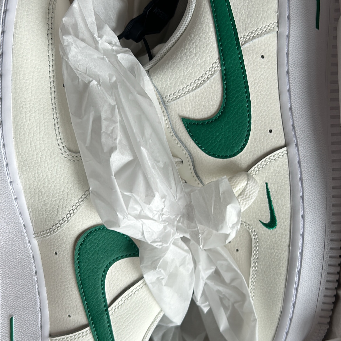 Nike Air Force 1 '07 LV8 40th Anniversary Join Forces Sail Malachite, Jordan 1 Mid Dark Teal 착용 스타일 - 2