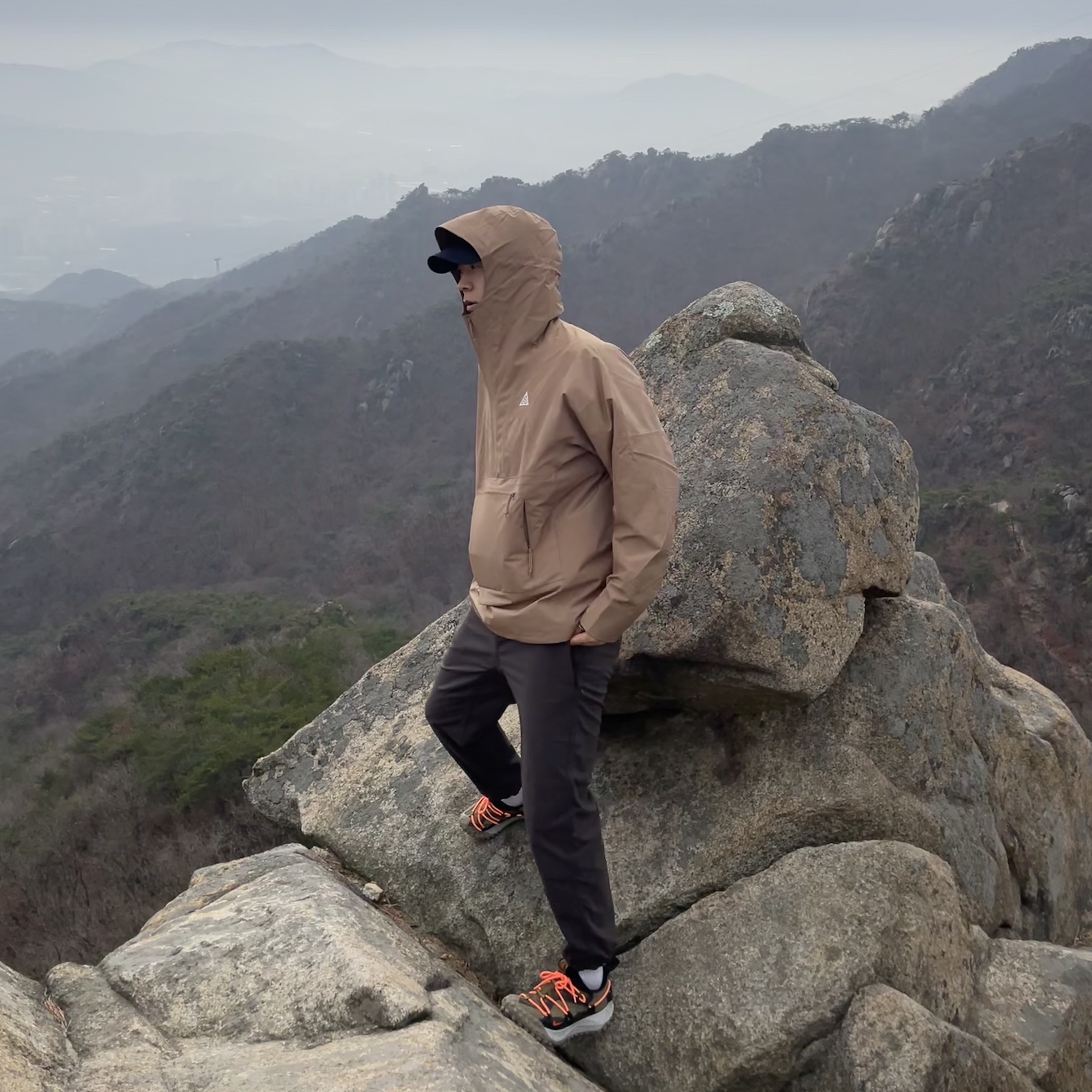 Nike ACG Trail Pants Sequoia - Asia, Nike ACG Mountain Fly Low Gore-Tex SE Hazel Rush 착용 스타일