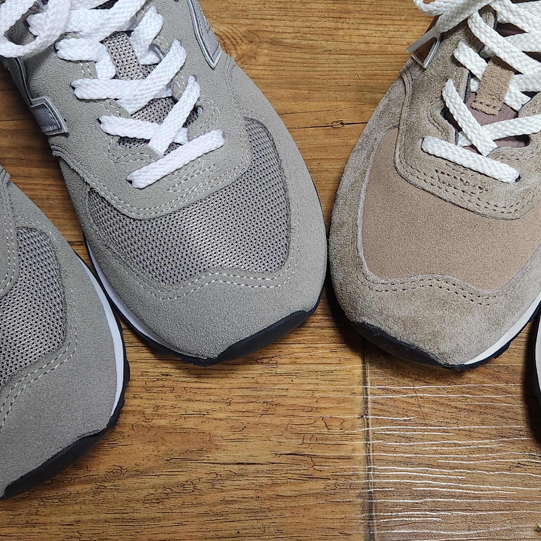 New Balance 574 Grey - D Standard, New Balance 574 Mushroom Sea Salt 착용 스타일 - 1