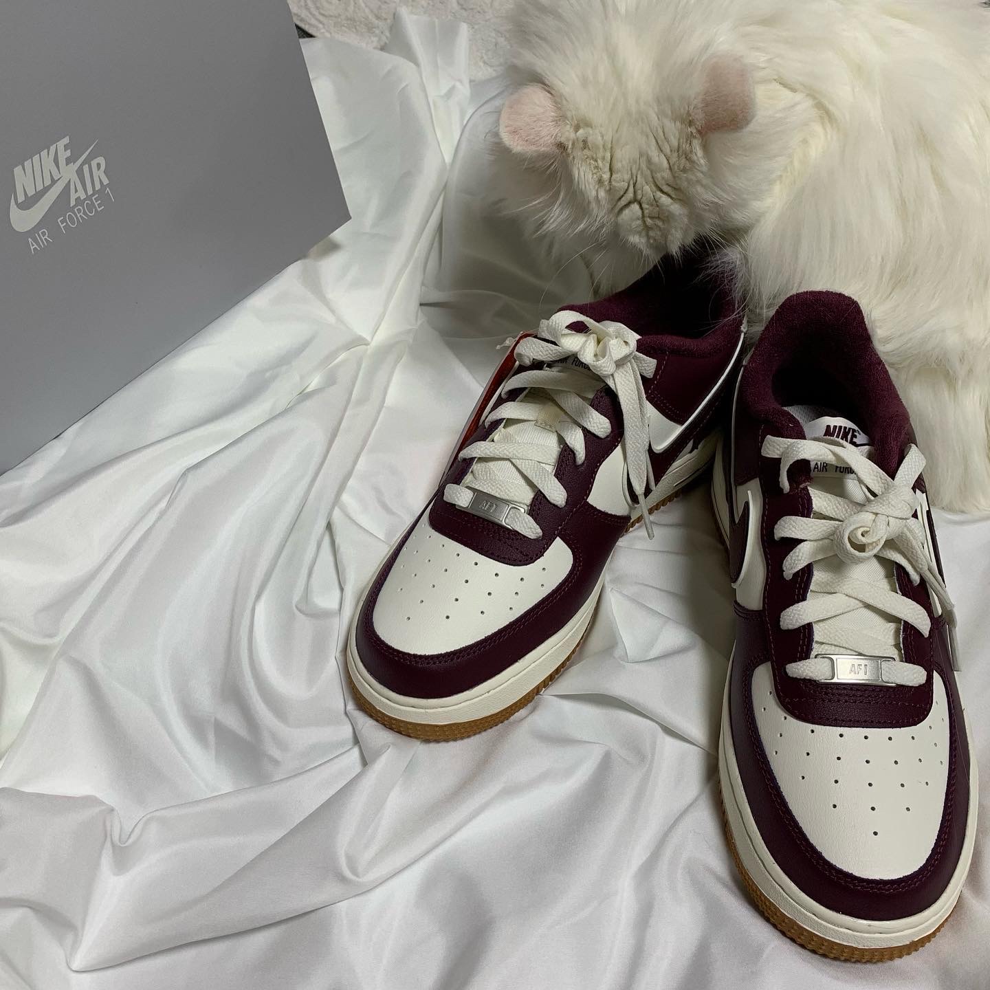 (GS) Nike Air Force 1 LV8 3 Night Maroon 착용 스타일 - 2