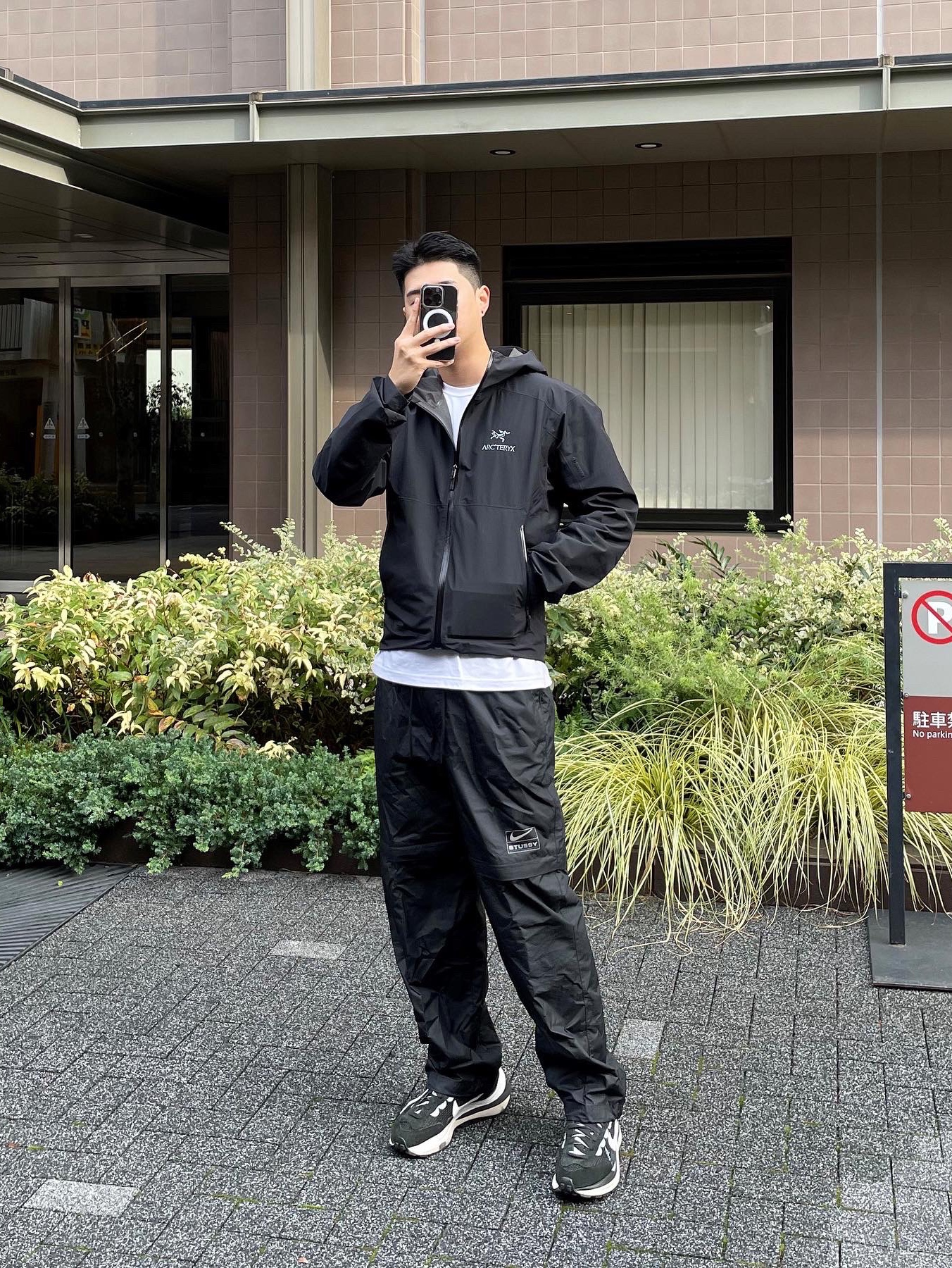Arc'teryx Beta LT Jacket Black, Nike x Stussy NRG FL Storm-Fit Pants Black (DO7170-010) 착용 스타일
