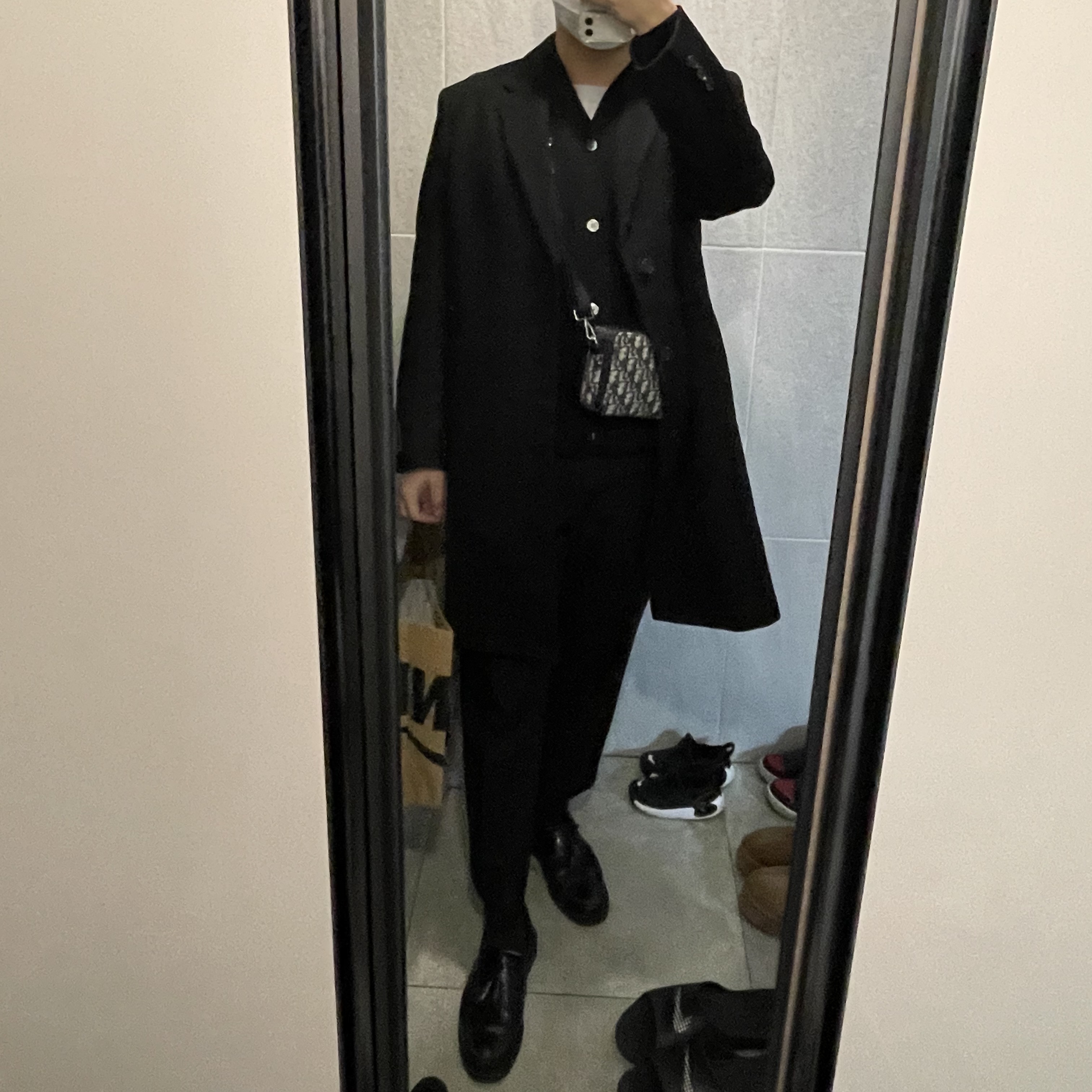 Dior Shoulder Strap Pouch Beige & Black Dior Oblique Jacquard, Play Comme des Garcons Knit Red Heart Cardigan Black 착용 스타일