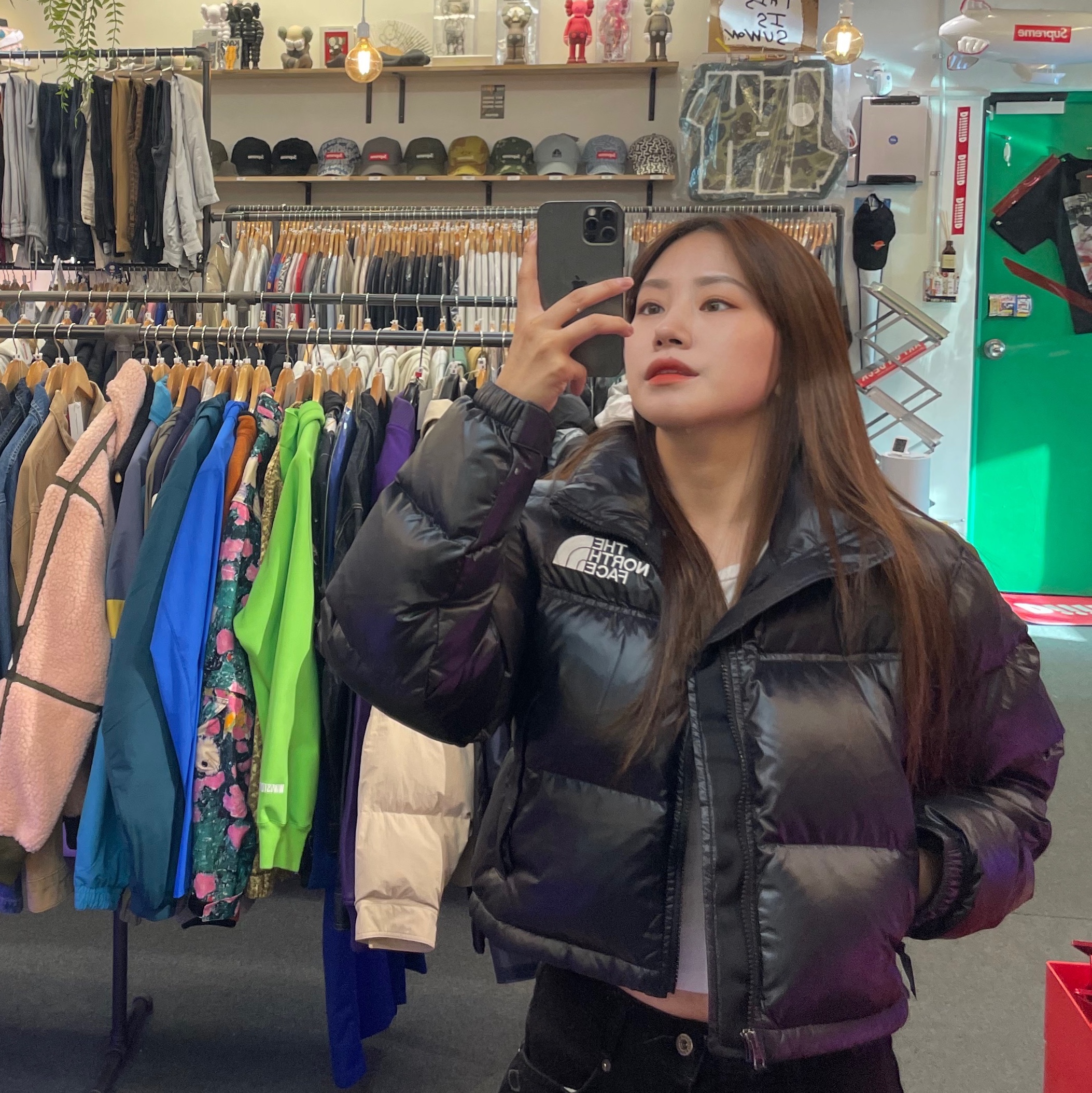 (W) The North Face Nuptse Short Jacket TNF Black, Adidas Samba OG Black White Gum 착용 스타일 - 3