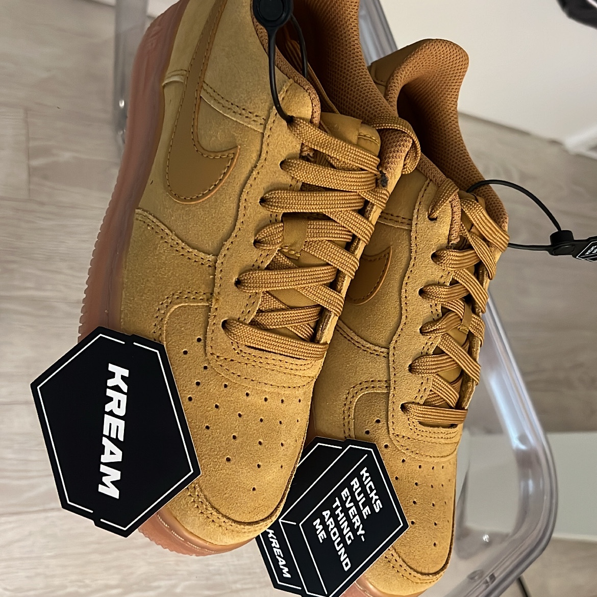 (GS) Nike Air Force 1 LV8 3 Wheat 착용 스타일 - 2
