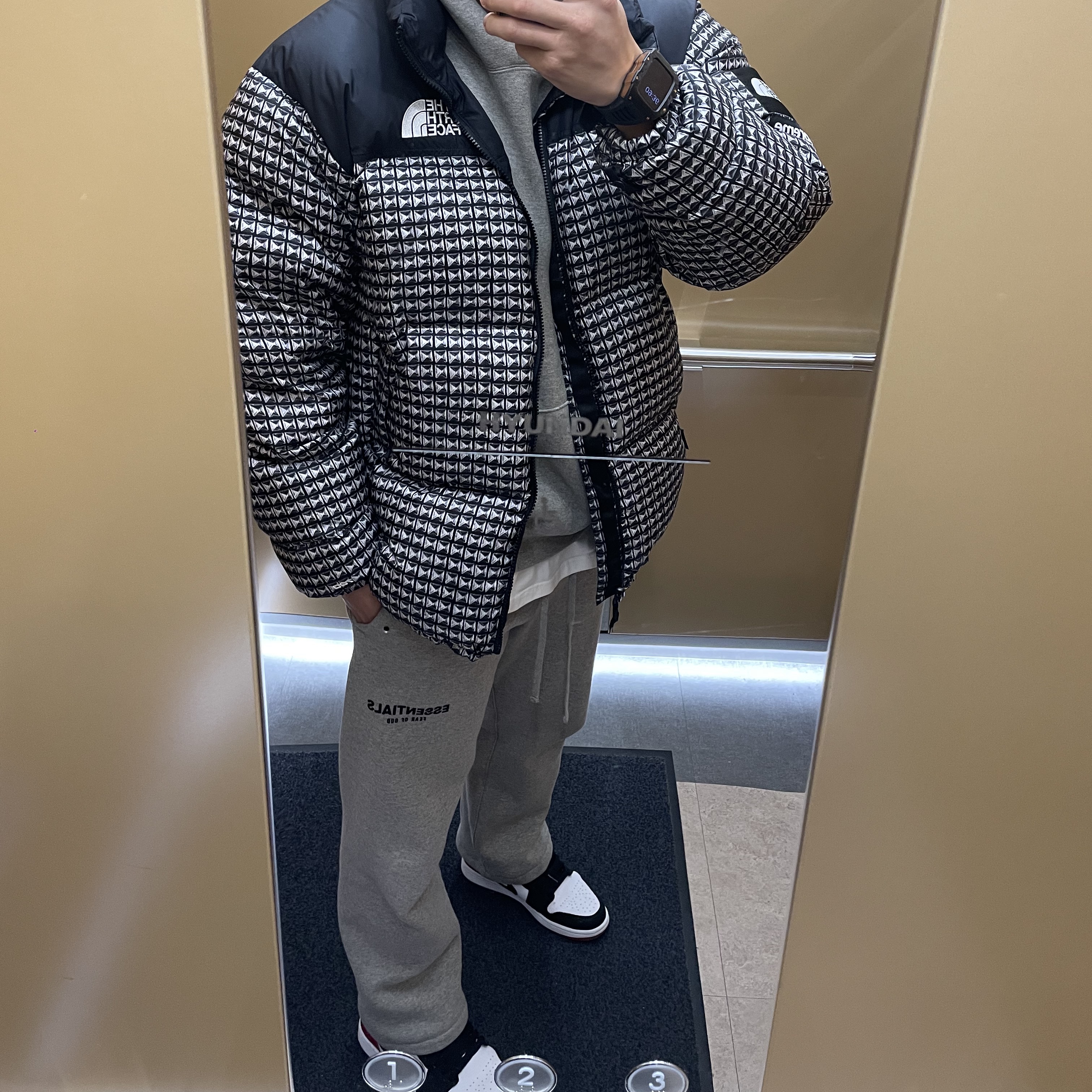 Supreme x The North Face Studded Nuptse Jacket Black - 21SS, Essentials The Core Collection Hoodie Dark Oatmeal 착용 스타일 - 1