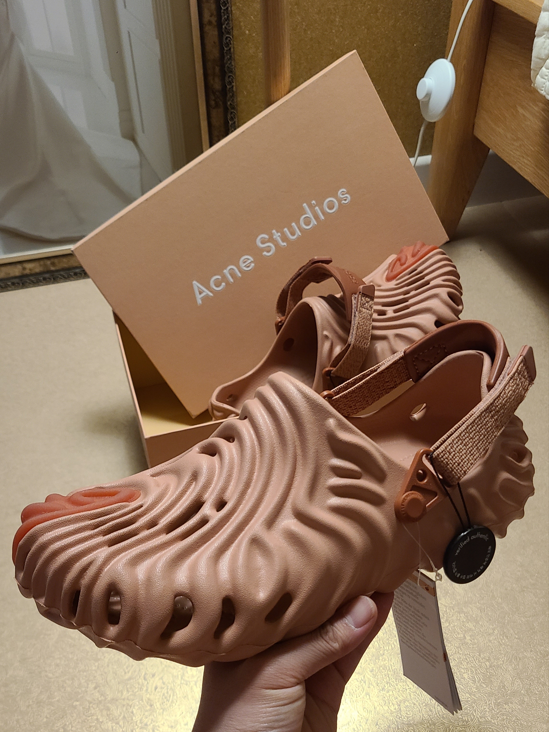 Crocs x Salehe Bembury Pollex Clog Kuwata 착용 스타일 - 2