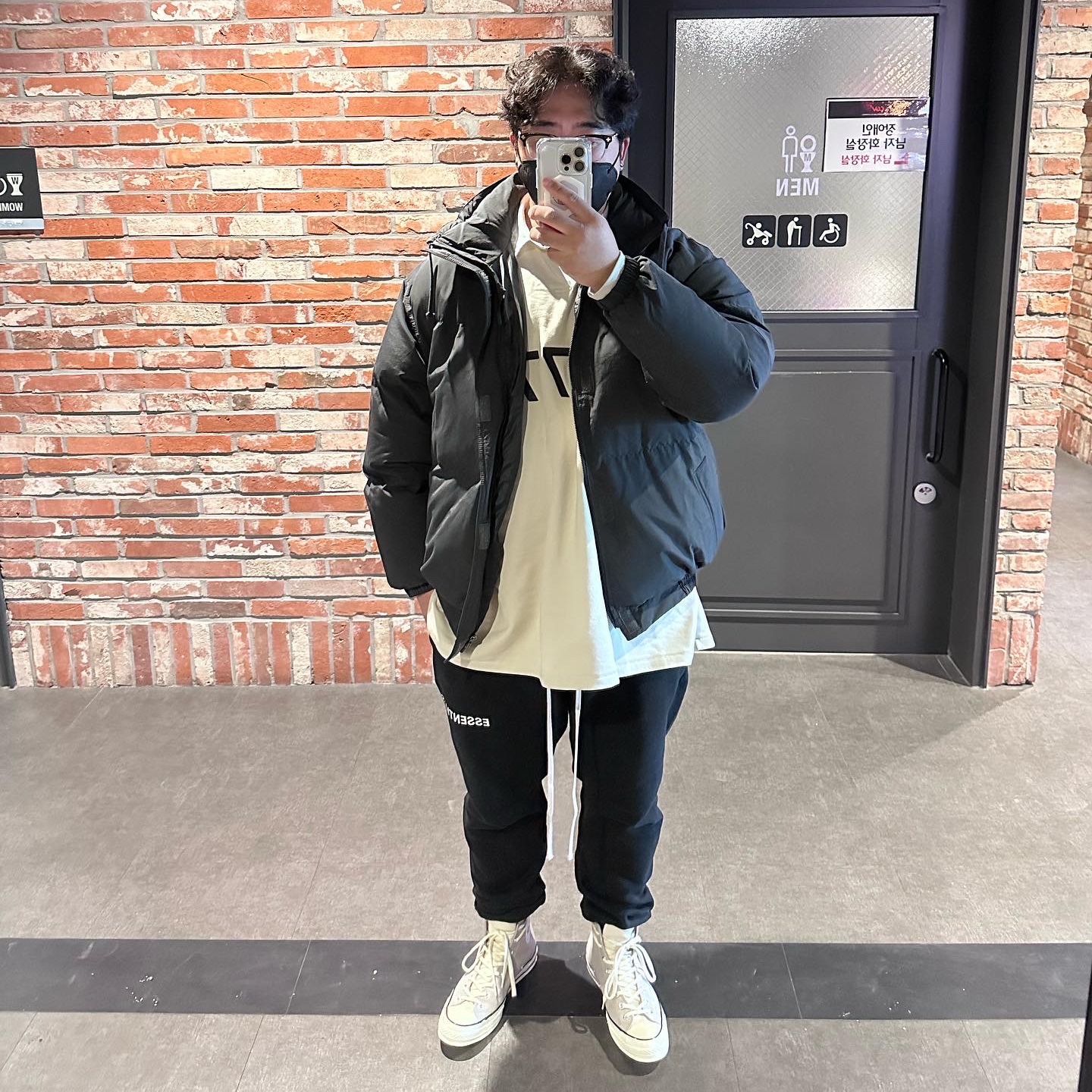 Essentials 1977 Rugby Long Sleeve Polo Wheat - 22SS, Converse x Fear of God Essentials Chuck 70 Hi Grey 착용 스타일 - 1