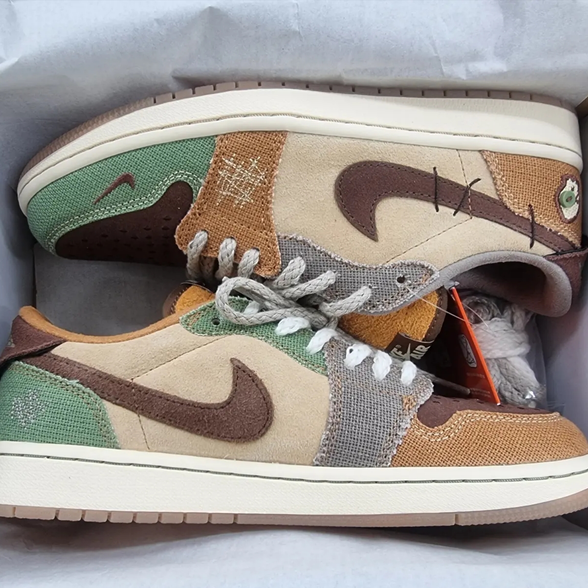 Jordan 1 x Zion Williamson Retro Low OG Flax and Oil Green 착용 스타일 - 1