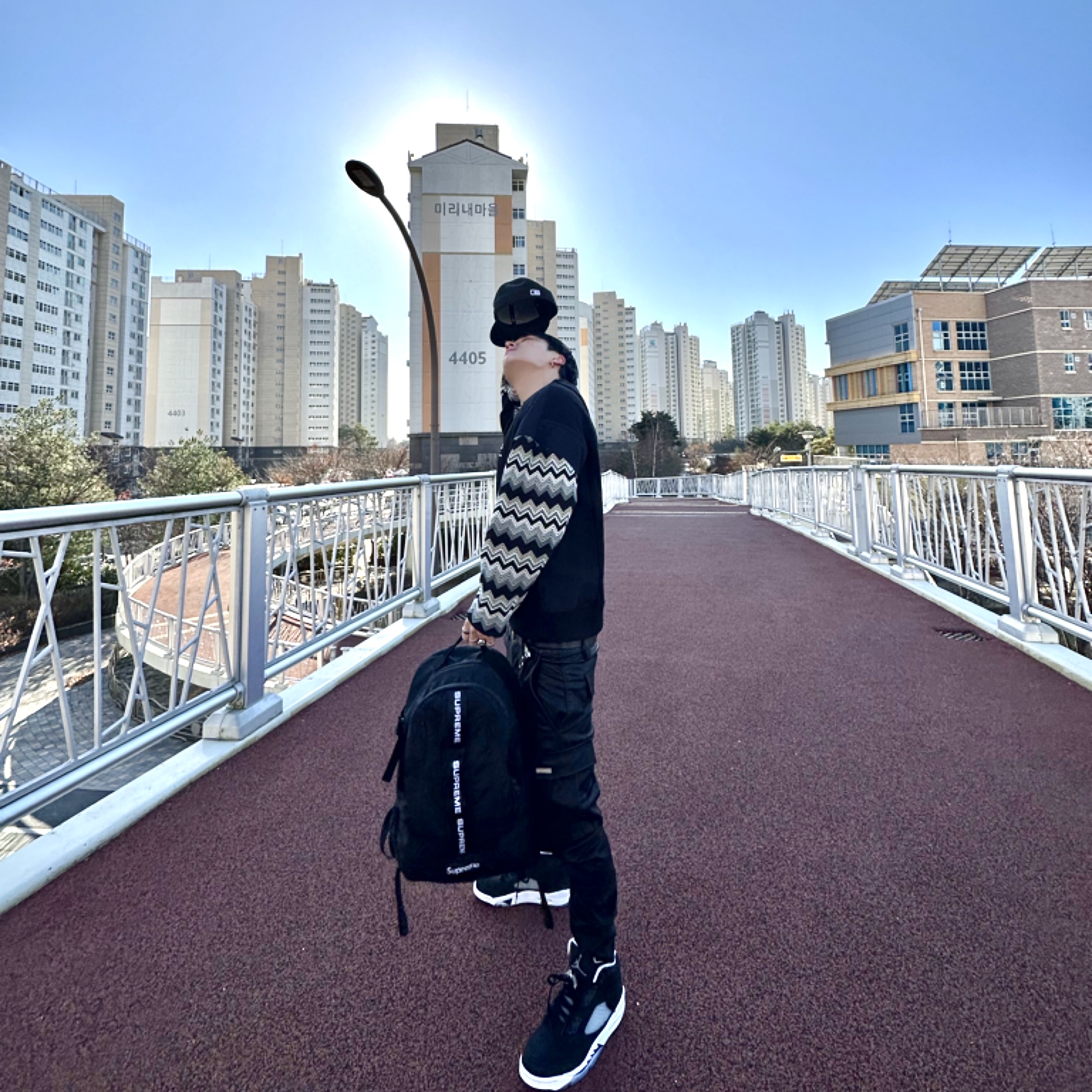 Supreme Backpack Black - 22FW, Jordan 5 Retro Moonlight 착용 스타일