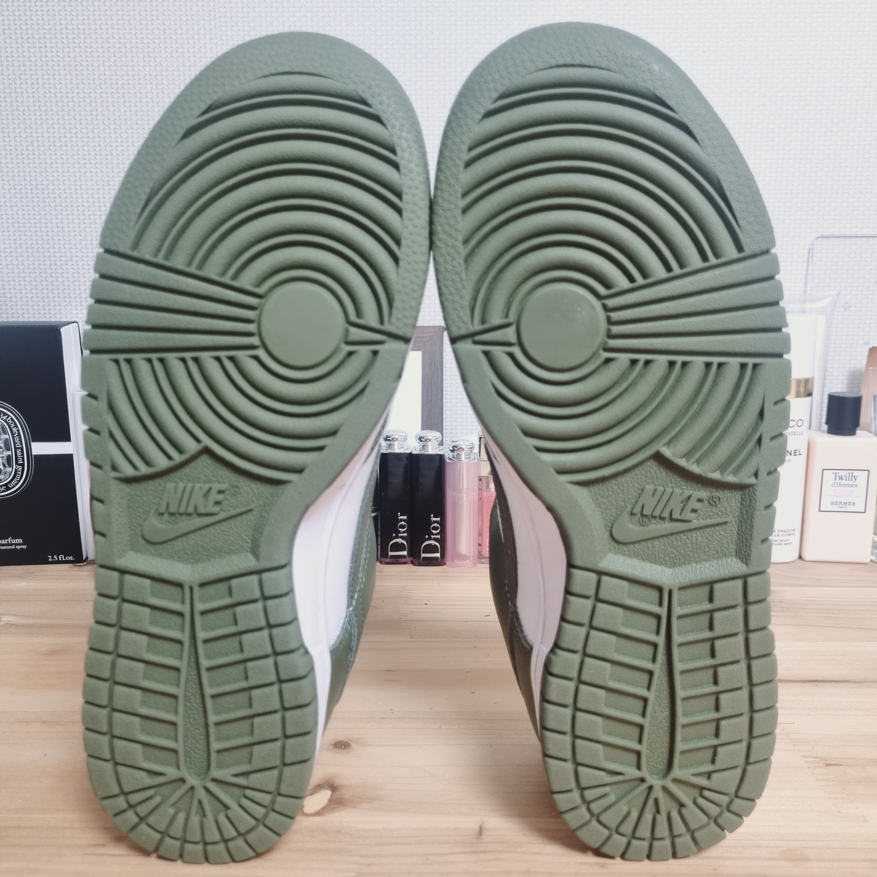 (W) Nike Dunk Low Medium Olive 착용 스타일 - 1