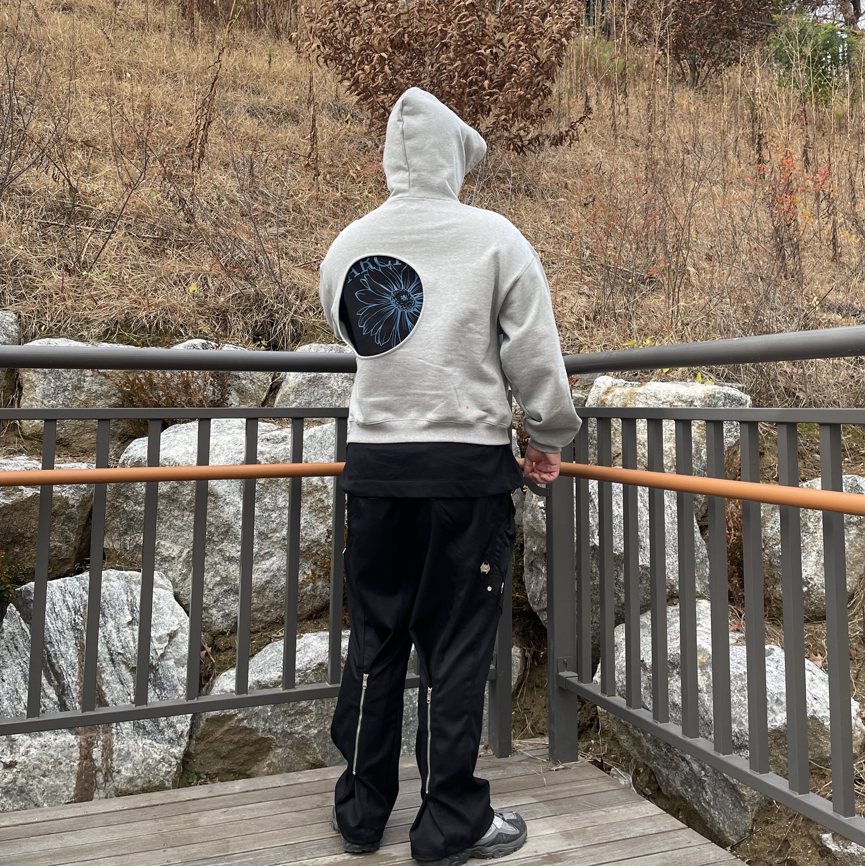 Undermycar x Ohhyunseog Boltume.5 Hardware Cargo Pocket Wide Pants Turbo Black - 22FW 착용 스타일 - 2