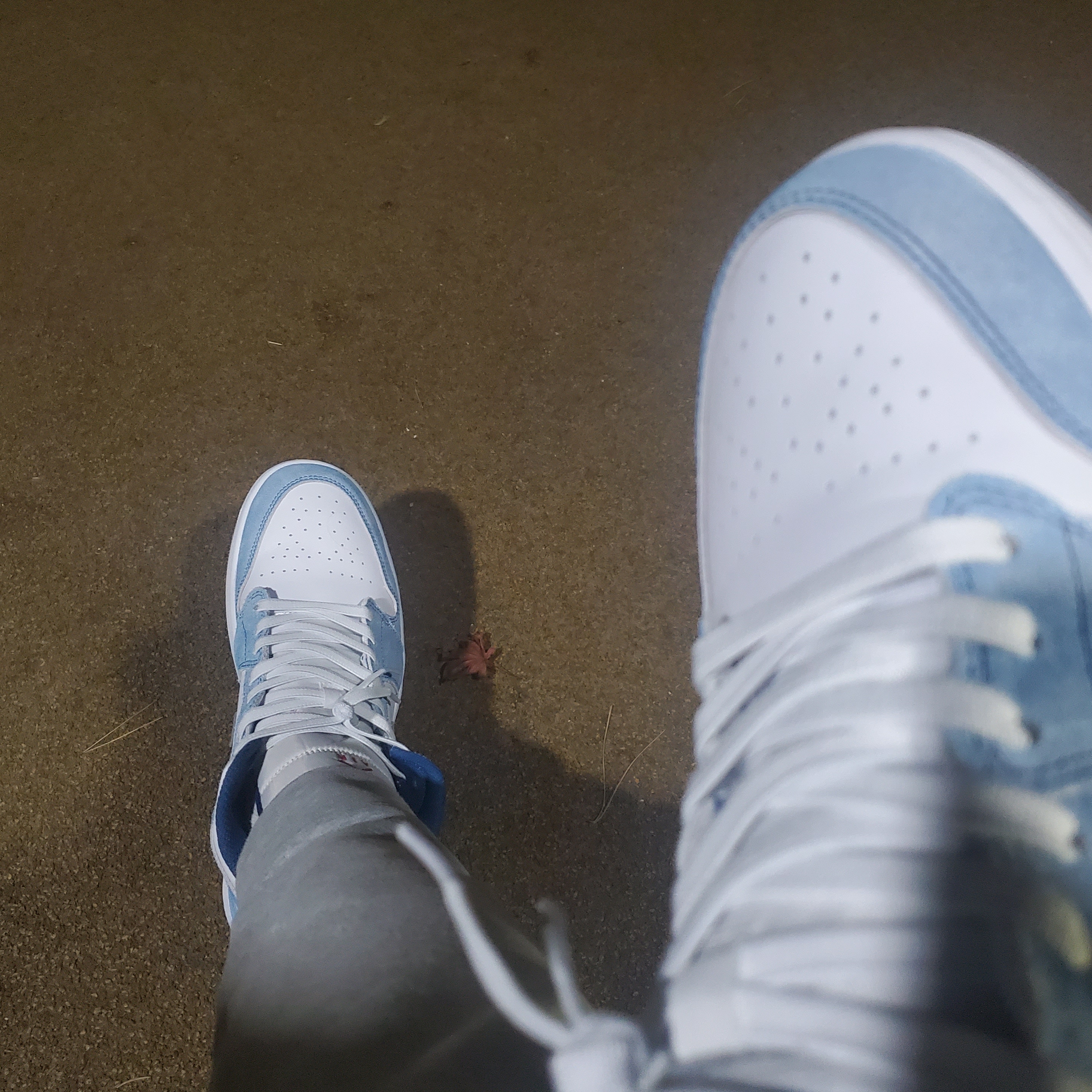 Jordan 1 Mid SE French Blue Fire Red 착용 스타일 - 2