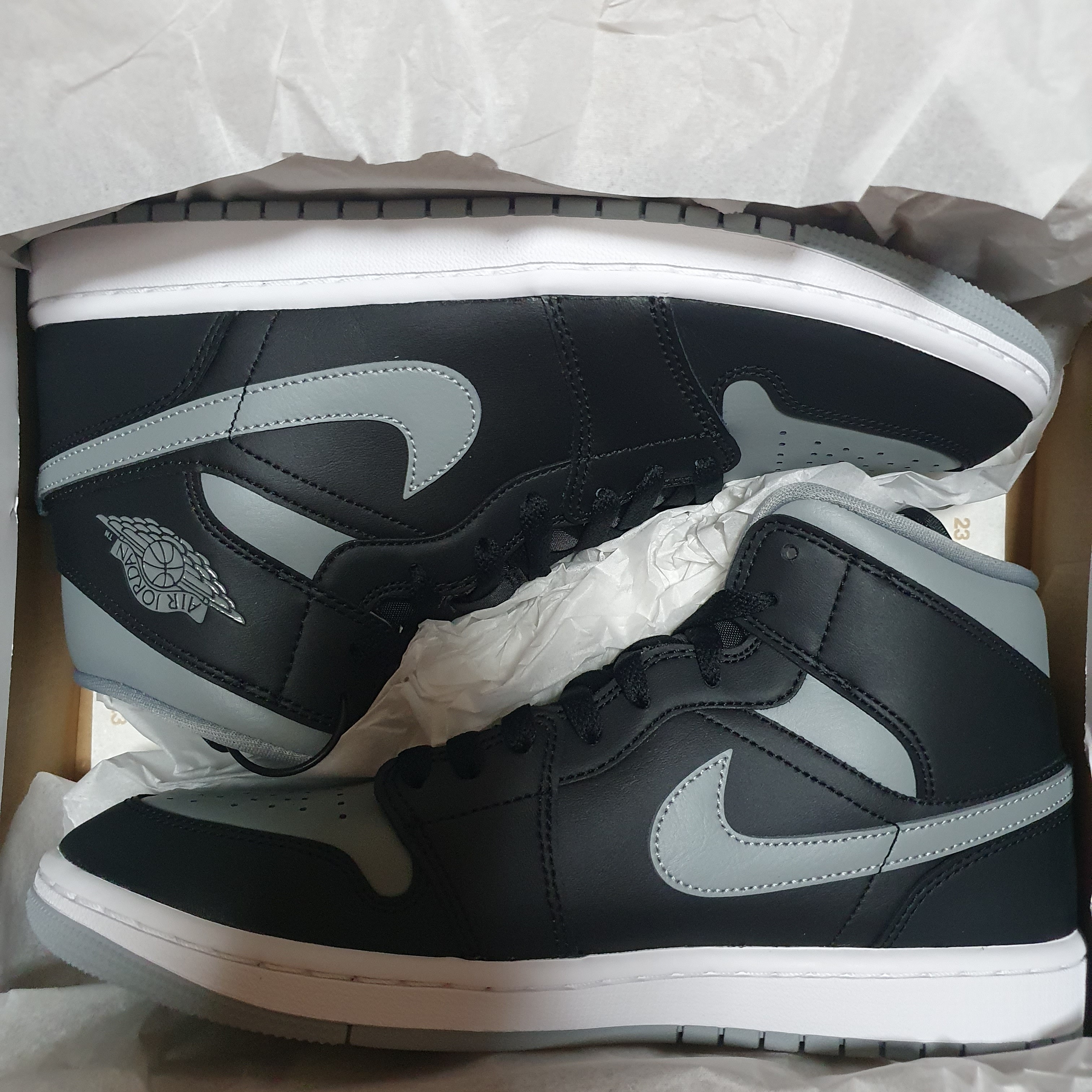 (W) Jordan 1 Mid Black Particle Grey 착용 스타일