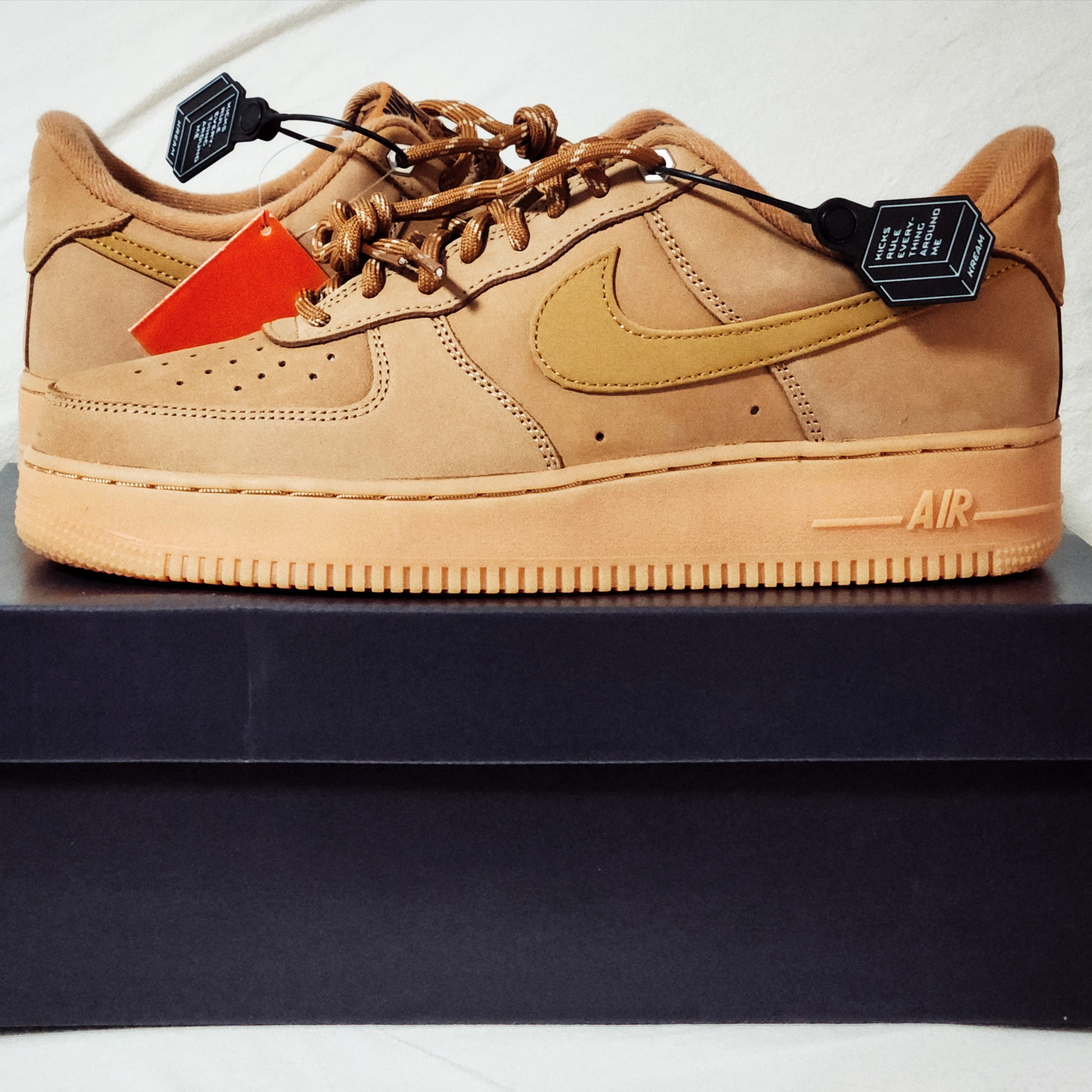 Nike Air Force 1 '07 WB Flax 착용 스타일 - 1