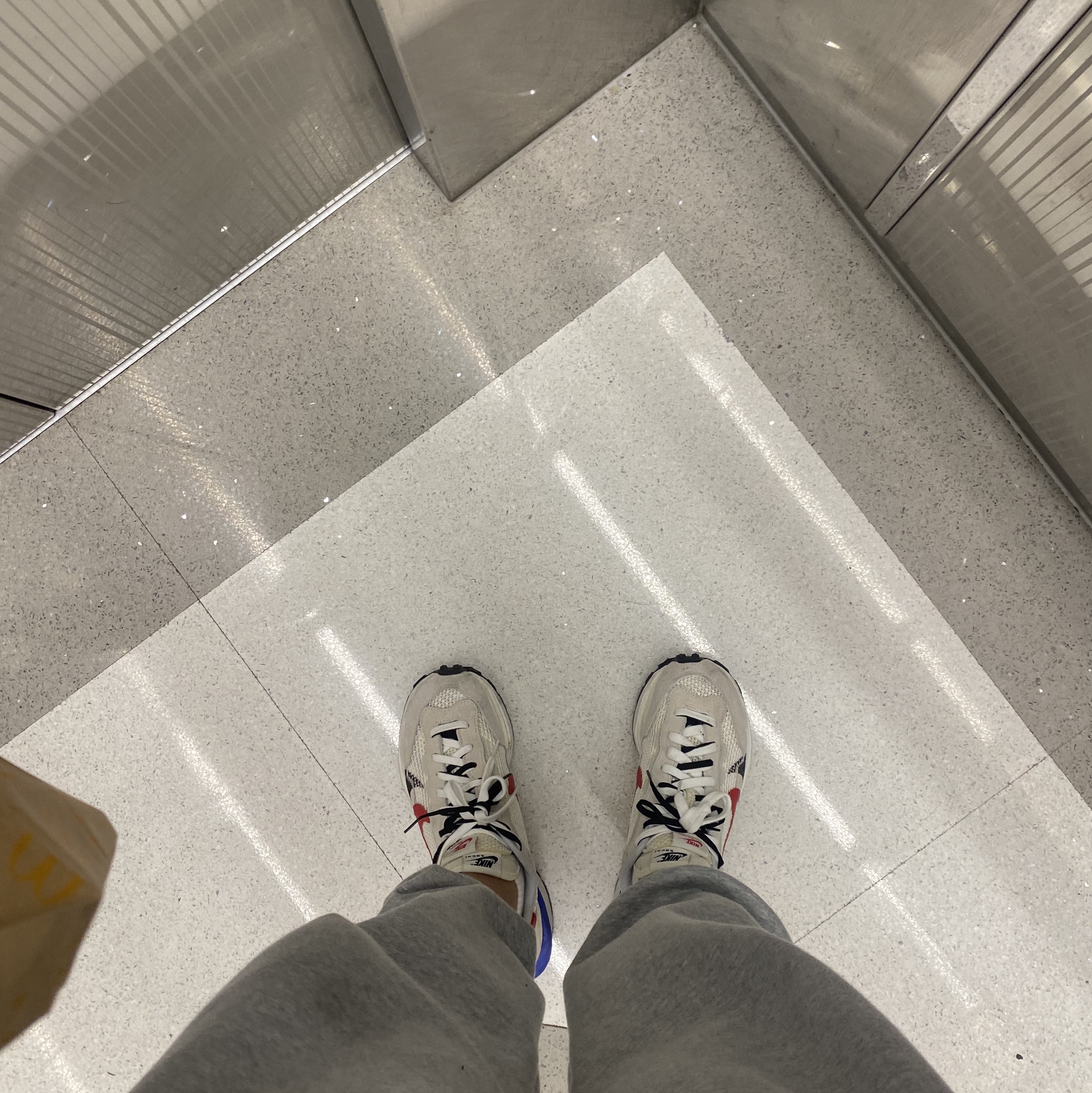 Nike x Sacai VaporWaffle Royal Fuchsia 착용 스타일