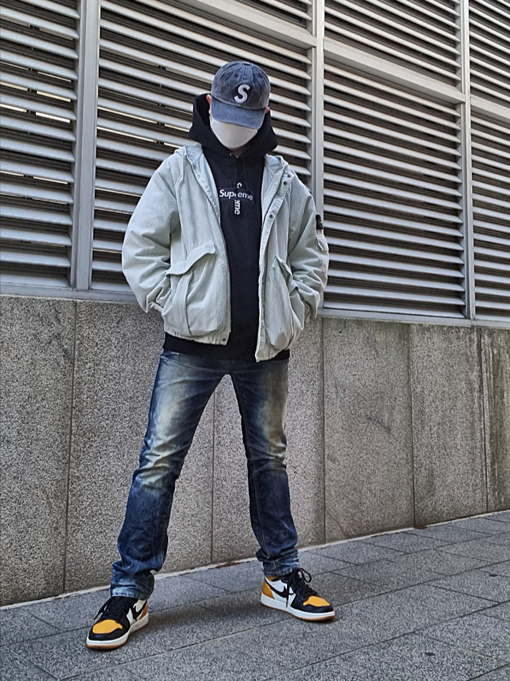 Supreme x Stone Island Corduroy Jacket Stone - 20FW, Supreme Cross Box Logo Hooded Sweatshirt Black - 20FW 착용 스타일 - 1
