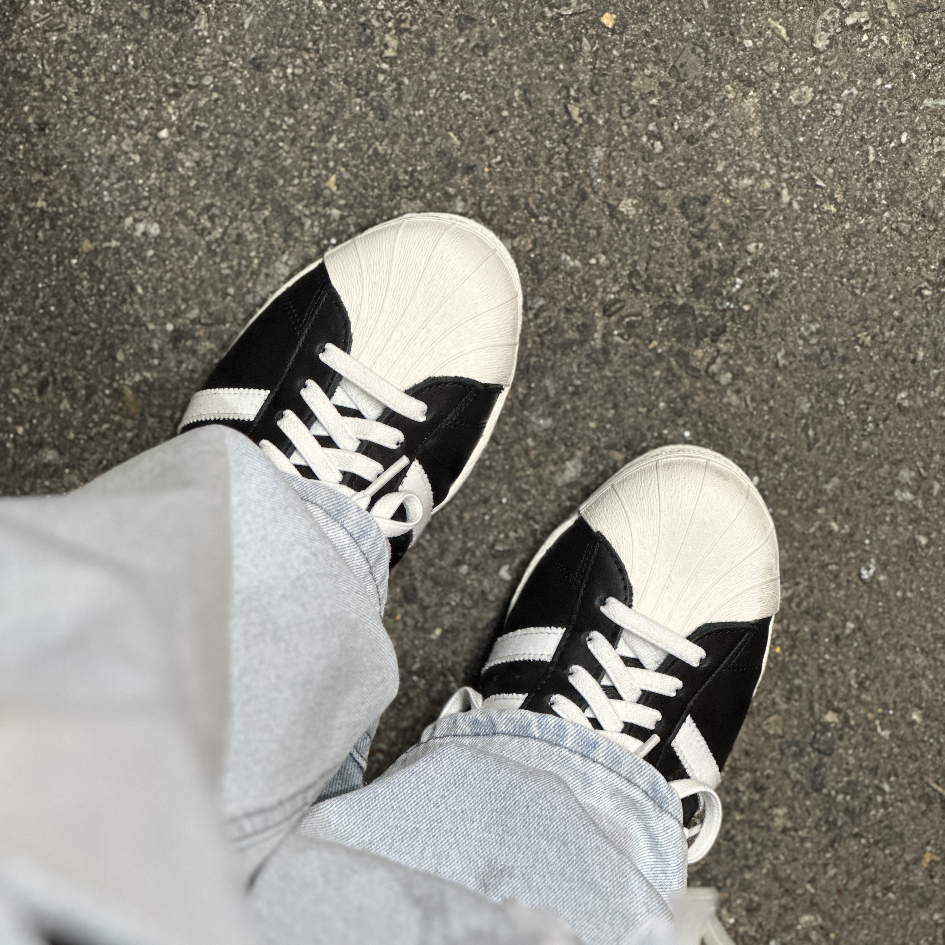 Adidas Superstar 82 FI Core Black 착용 스타일