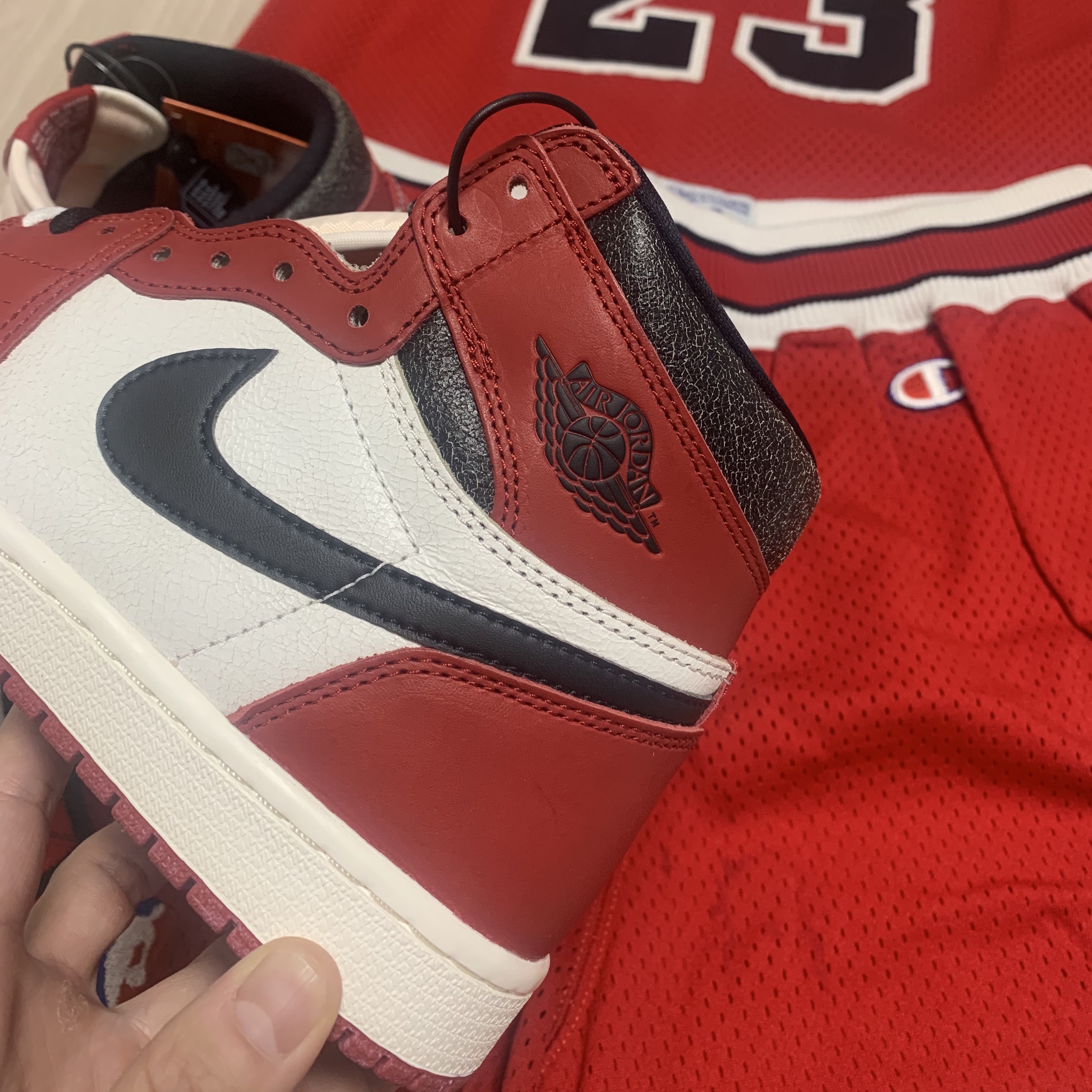 Jordan 1 Retro High OG Chicago 2022 착용 스타일 - 3