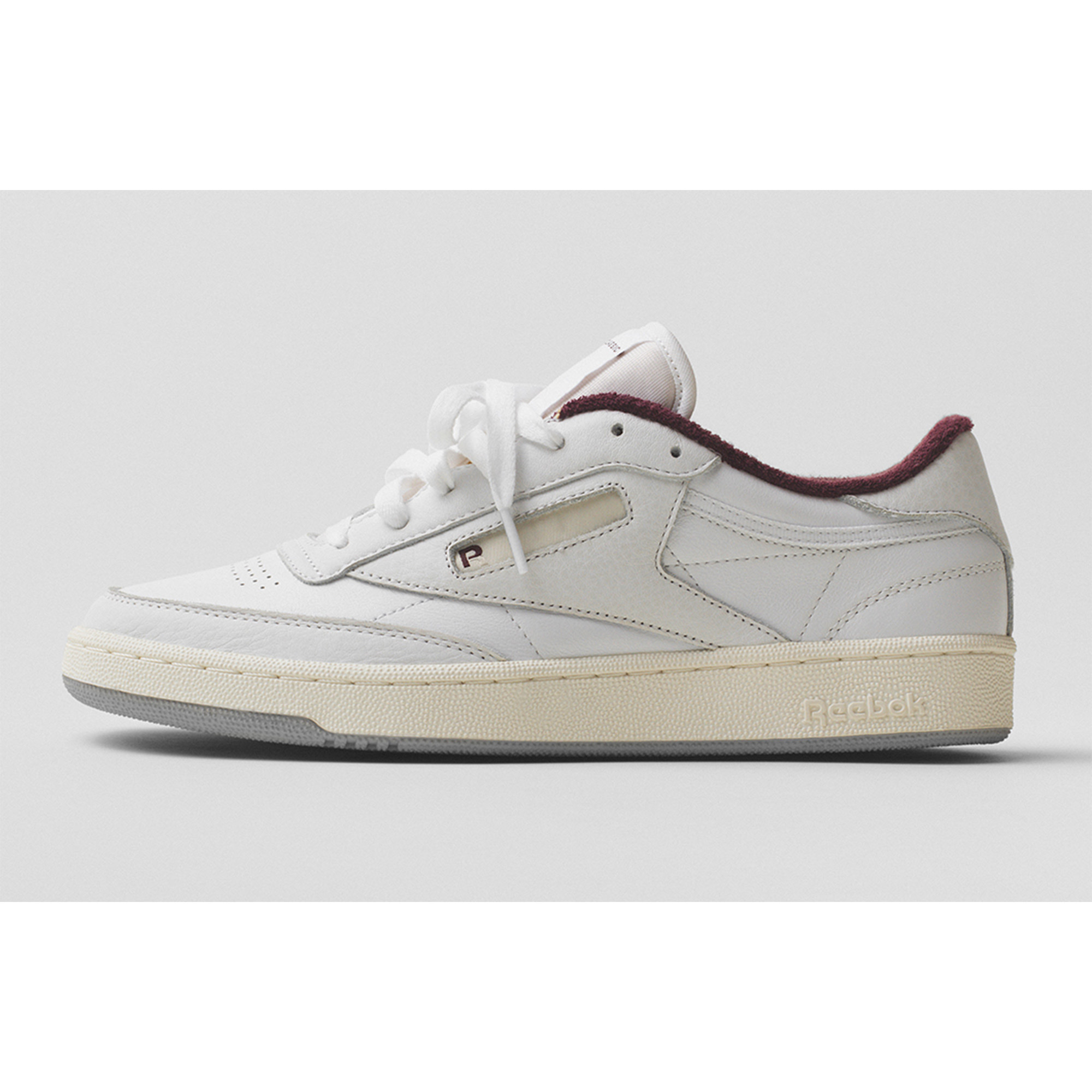 Reebok x Packer Club C 85 White Maroon 착용 스타일 - 3