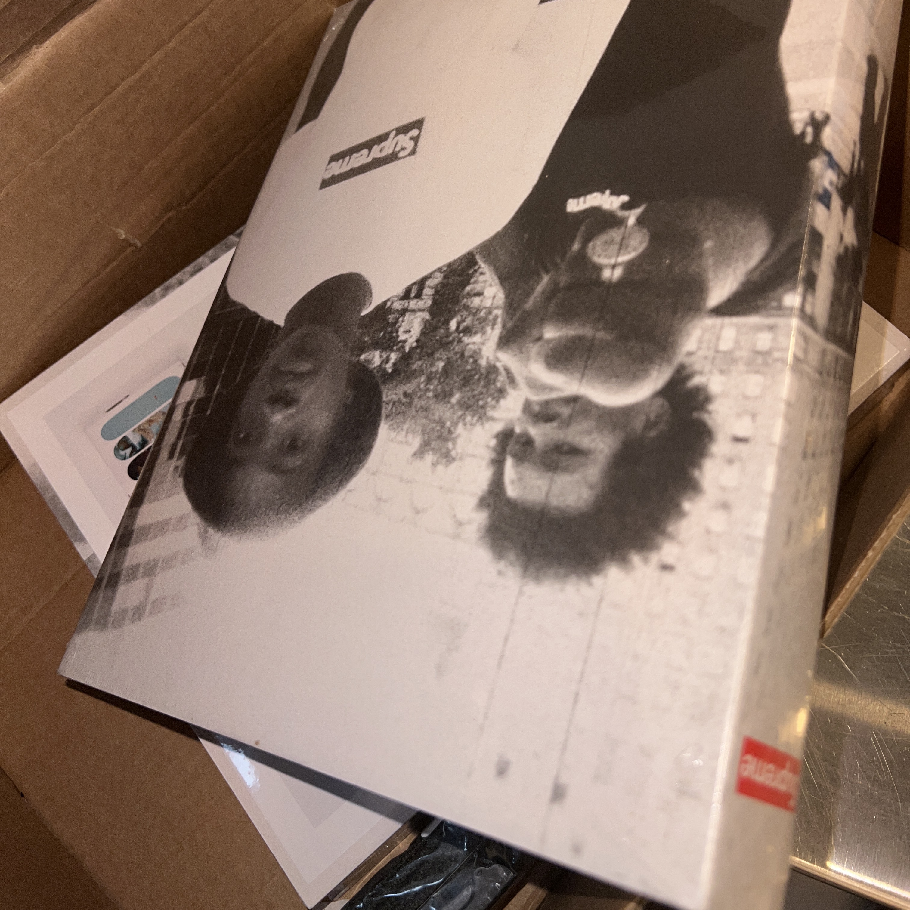 Supreme Vol.2 Book White - 19FW 착용 스타일