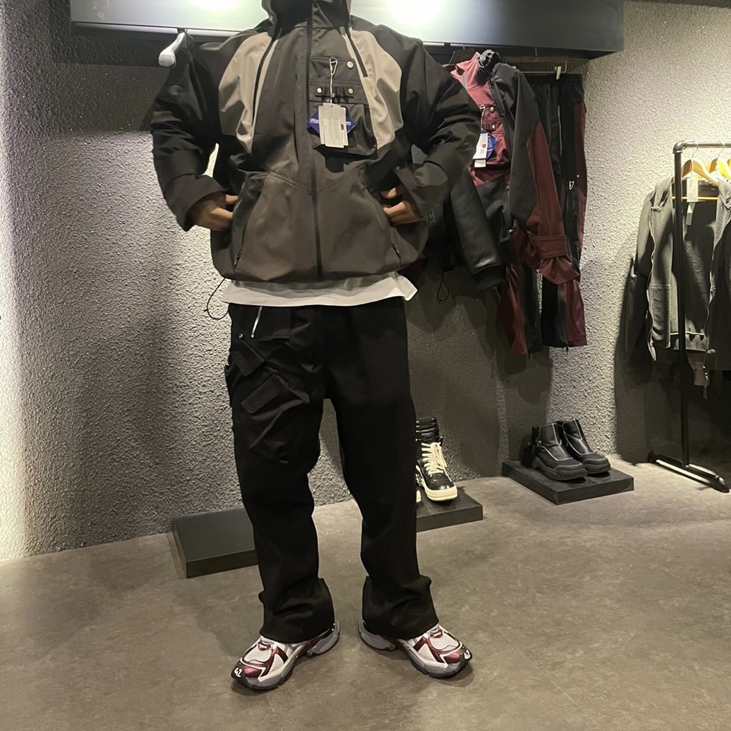 Undermycar x Ohhyunseog Boltume.5 Hardware Cargo Pocket Wide Pants Turbo Black - 22FW 착용 스타일 - 2