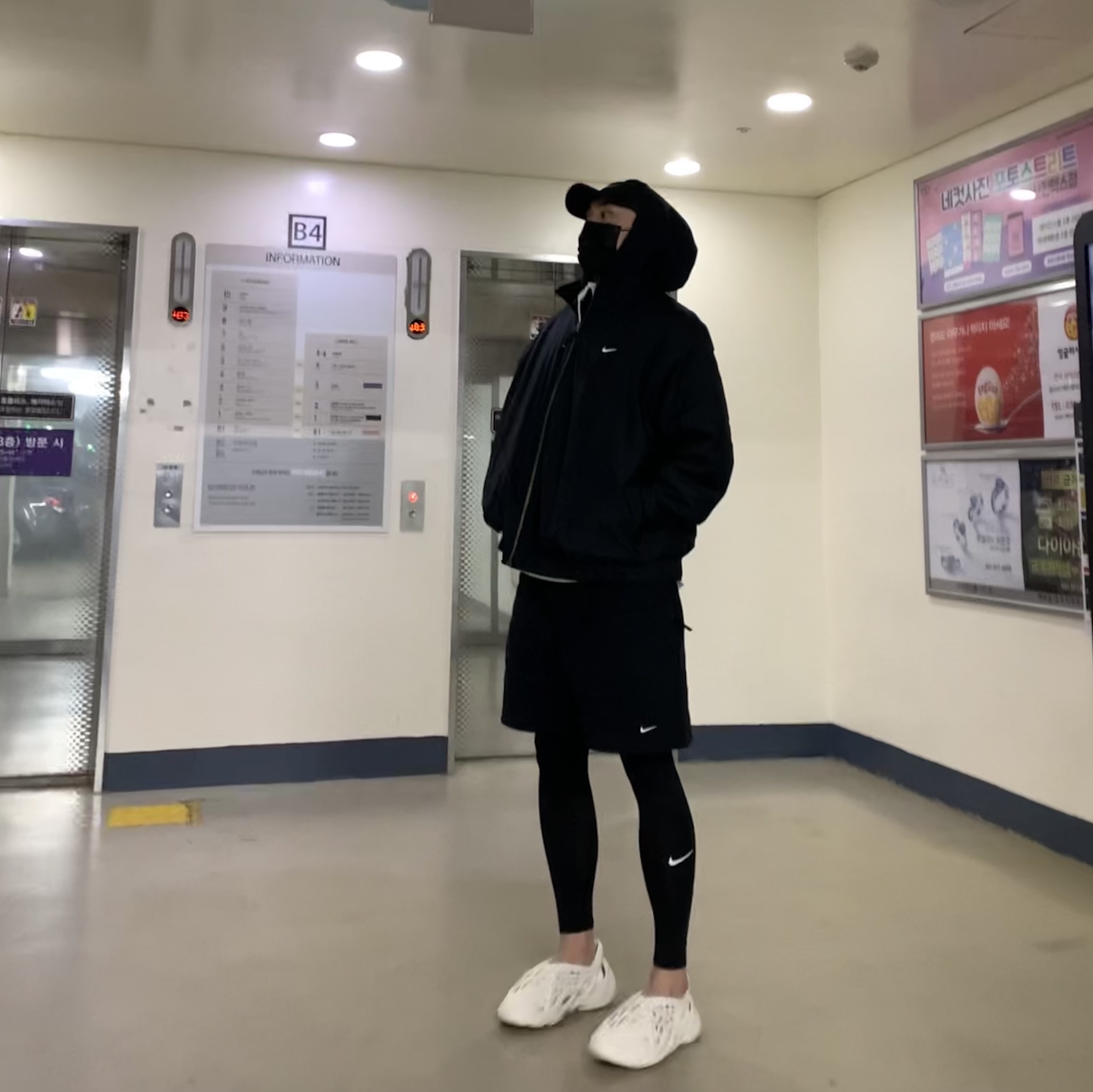 Nike NRG Solo Swoosh Satin Bomber Jacket Black Kumquat - US/EU, Nike NRG Solo Swoosh Fleece Hoodie Black White - US/EU 착용 스타일