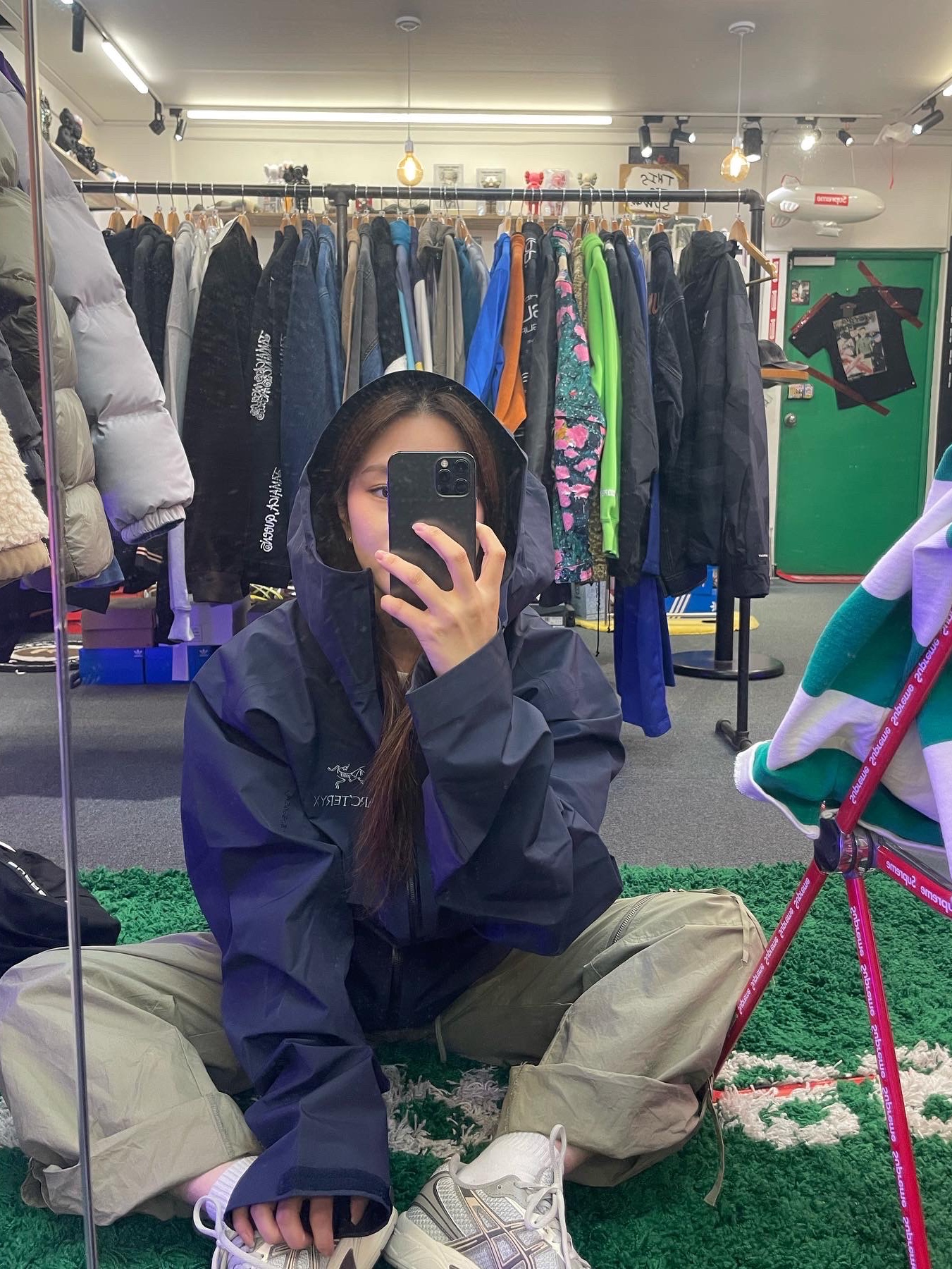 Arc'teryx Beta Jacket Black Sapphire 착용 스타일 - 3