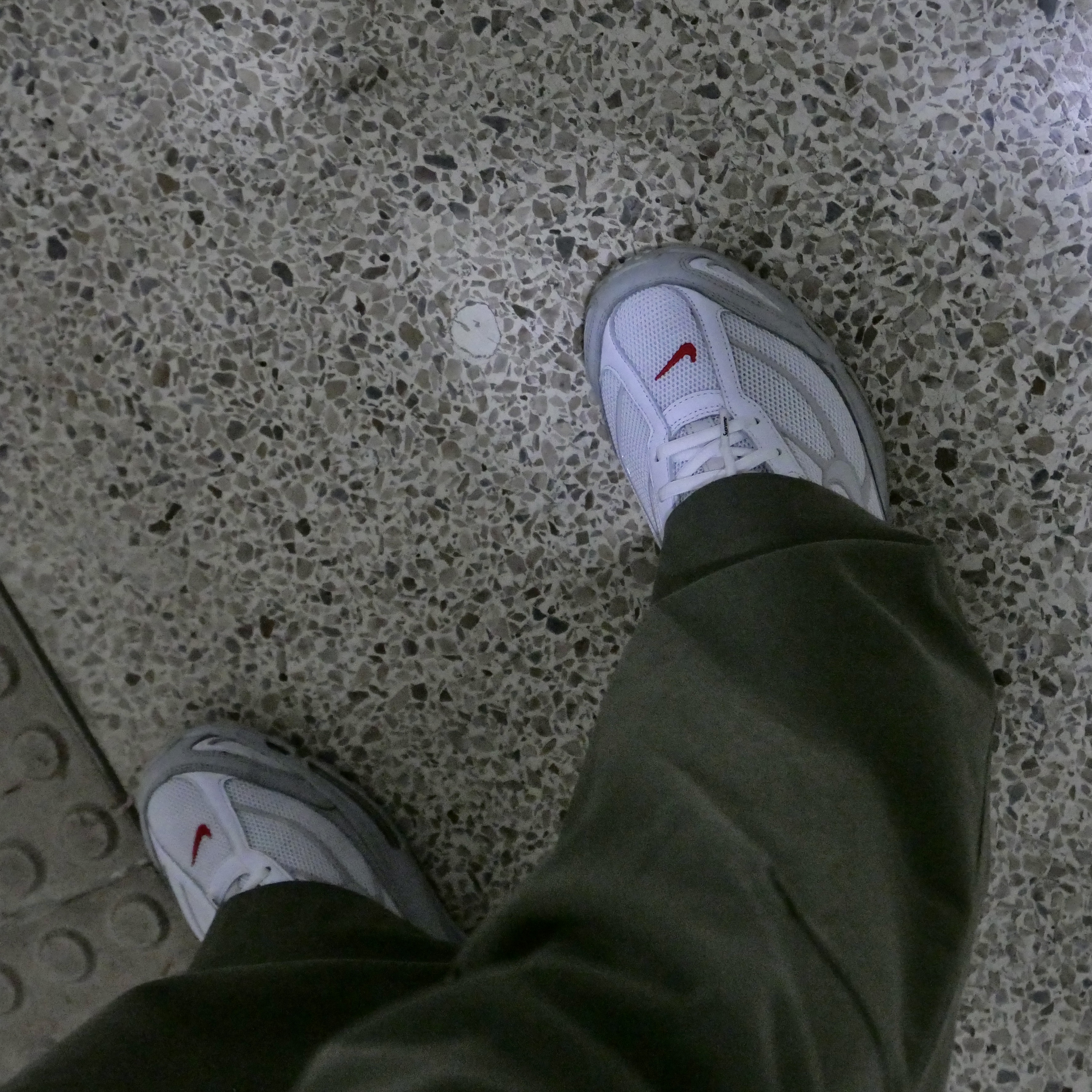 Nike x Supreme Shox Ride 2 SP White 착용 스타일