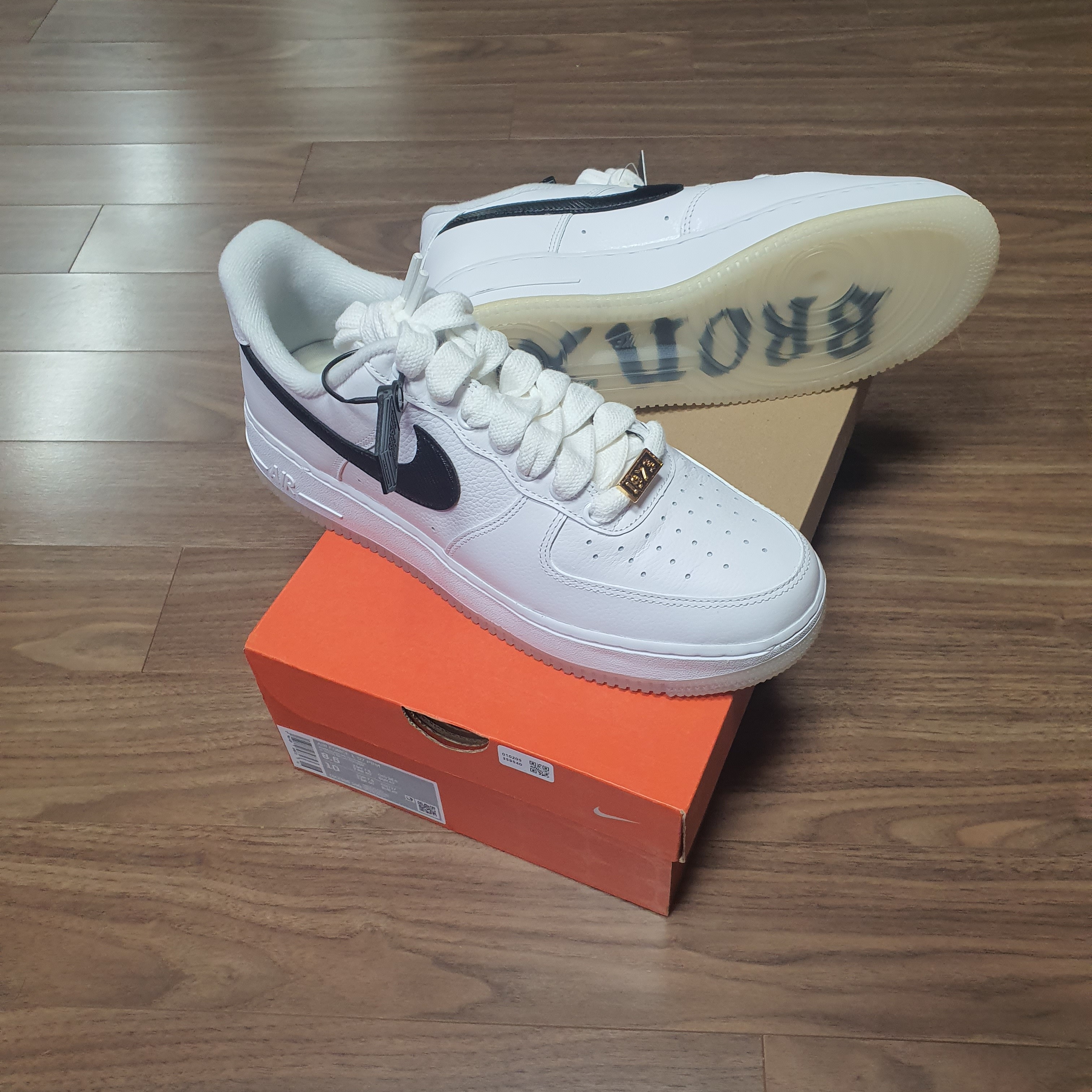 Nike Air Force 1 '07 Low White, Nike Air Force 1 '07 PRM Bronx Origins 착용 스타일