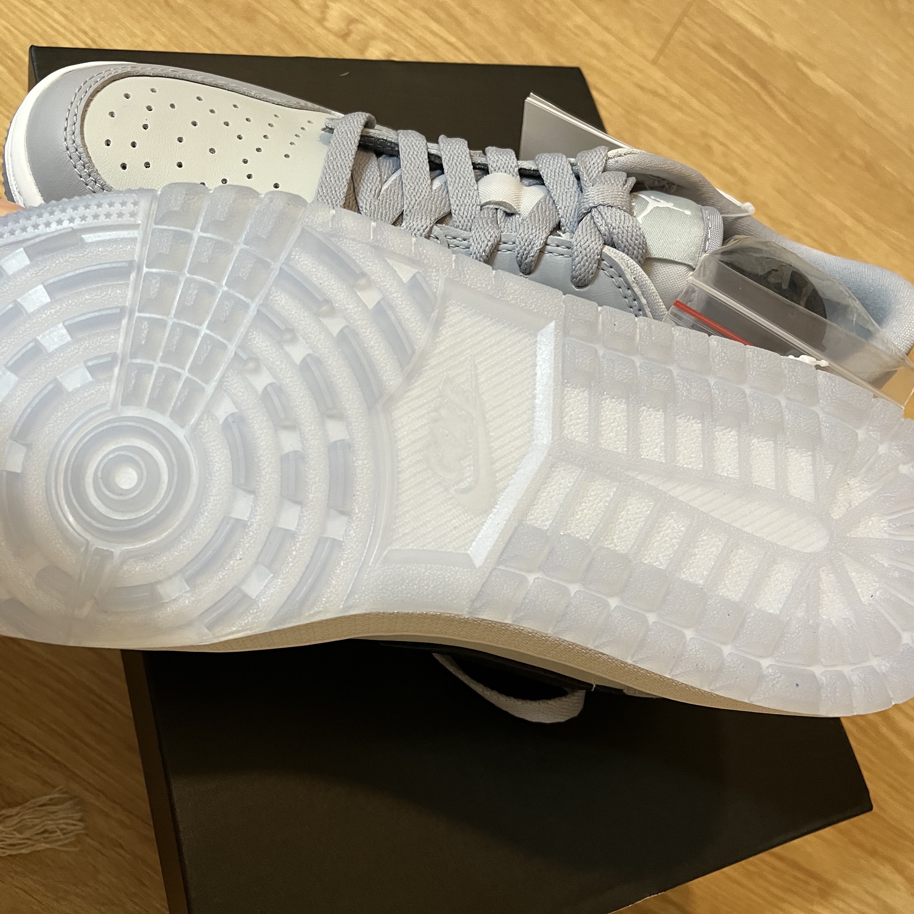 Jordan 1 Low Golf Wolf Grey 착용 스타일 - 3