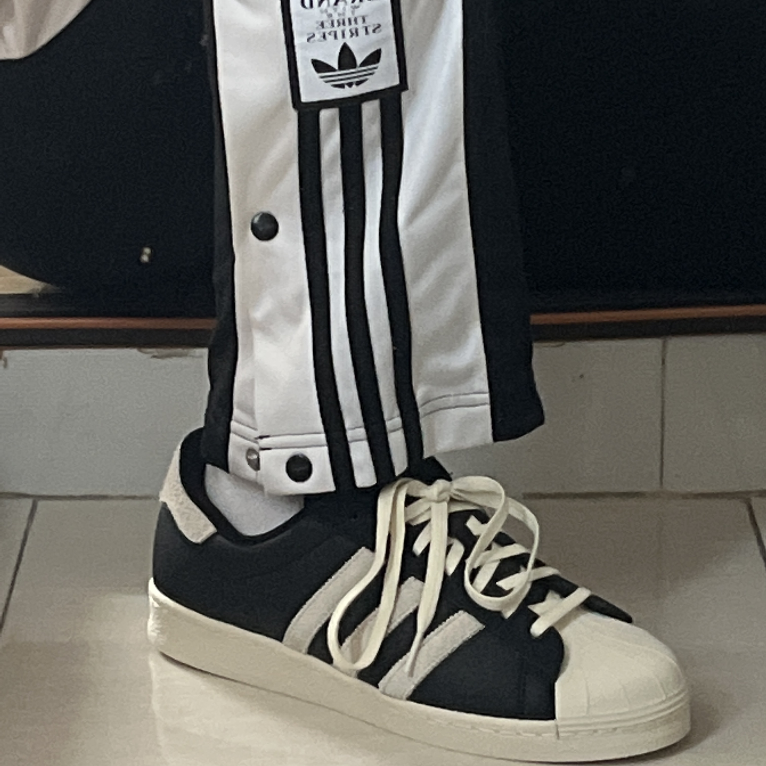 Adidas Superstar 82 Black White 착용 스타일