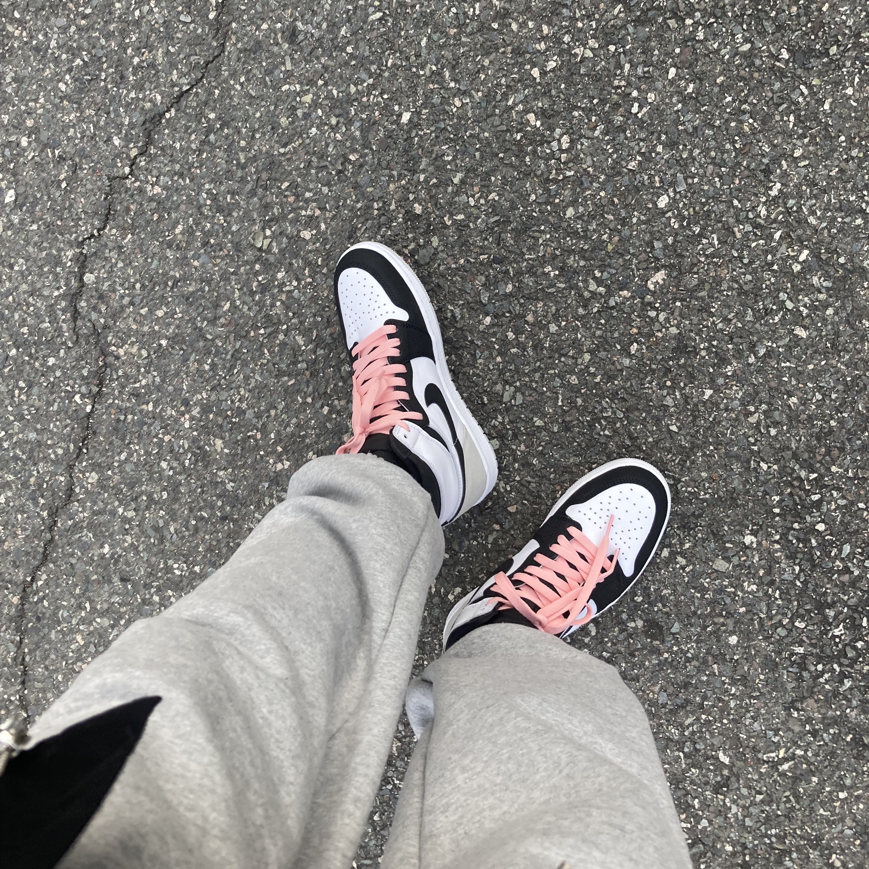 Jordan 1 Retro High OG Bleached Coral 착용 스타일