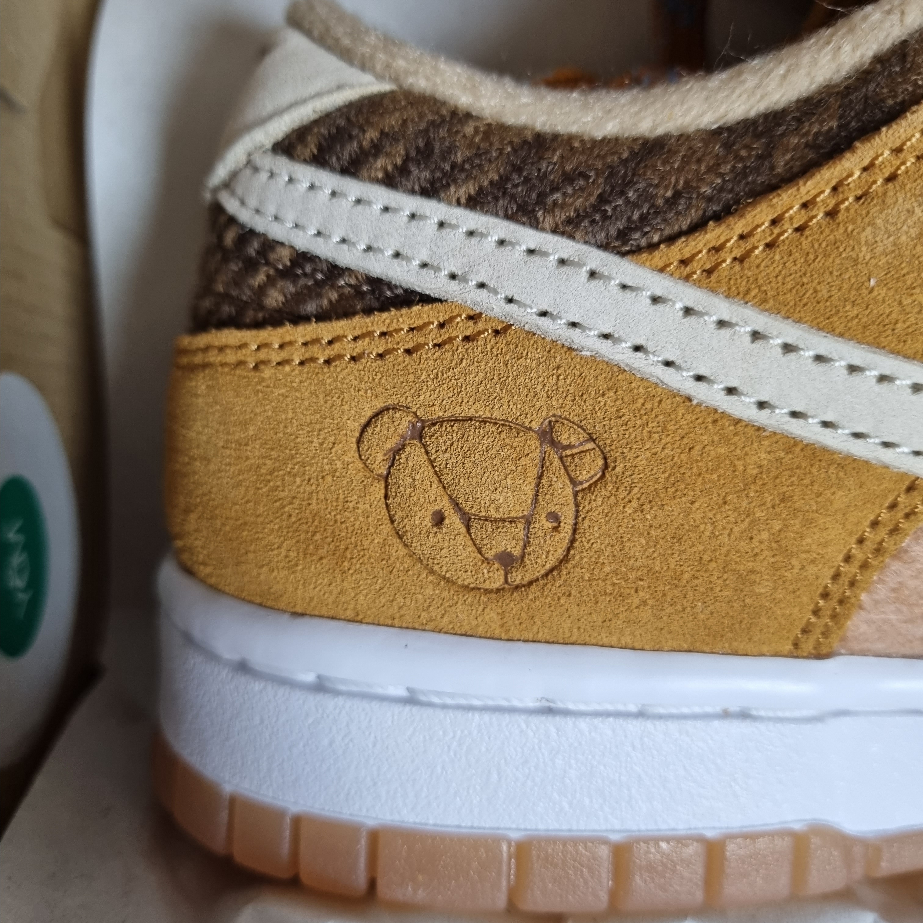 Nike Dunk Low SE Praline Desert Ochre 착용 스타일 - 2