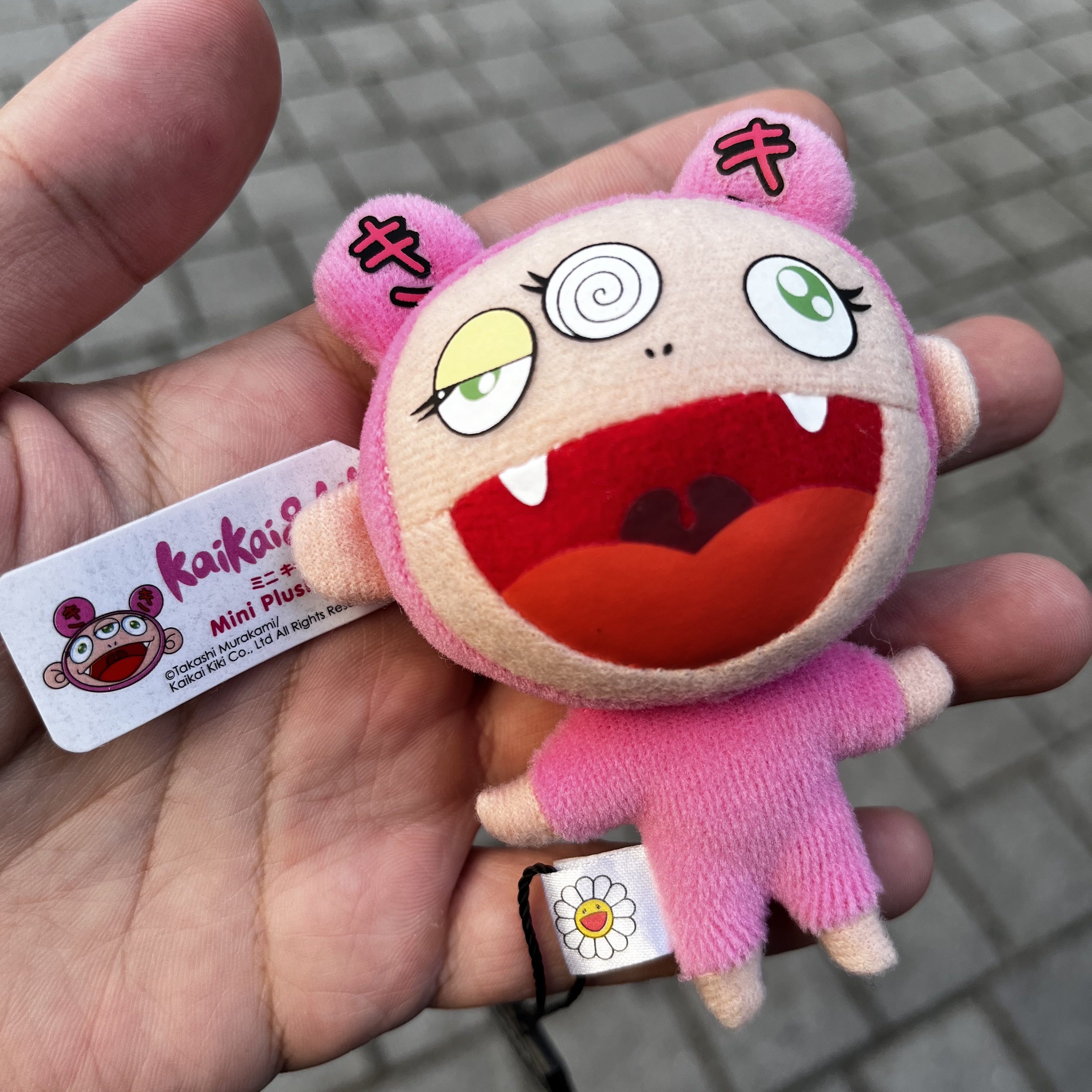 Kaikai Kiki Kiki Mini Plush Figure Keychain Pink 착용 스타일 - 1