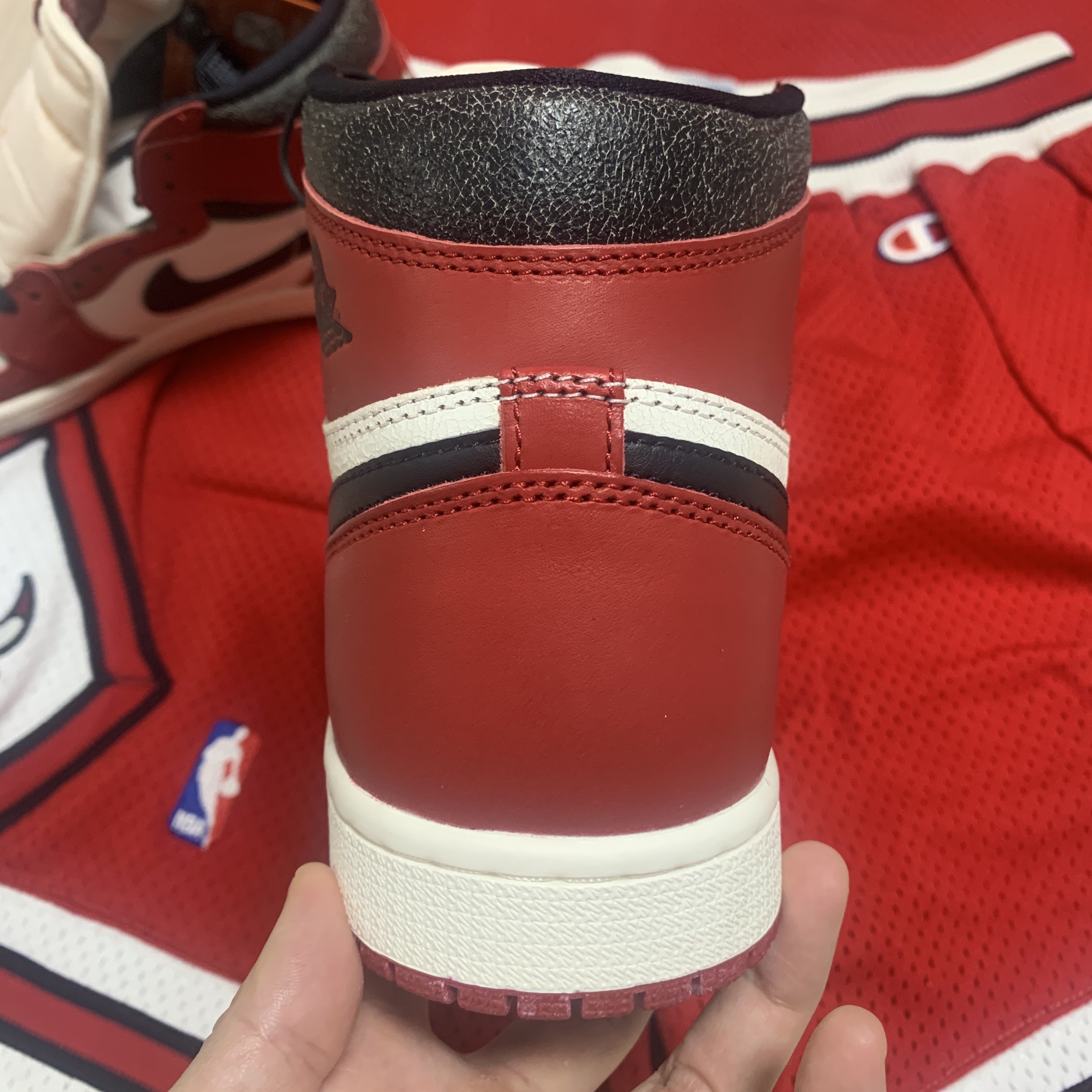 Jordan 1 Retro High OG Chicago 2022 착용 스타일 - 4