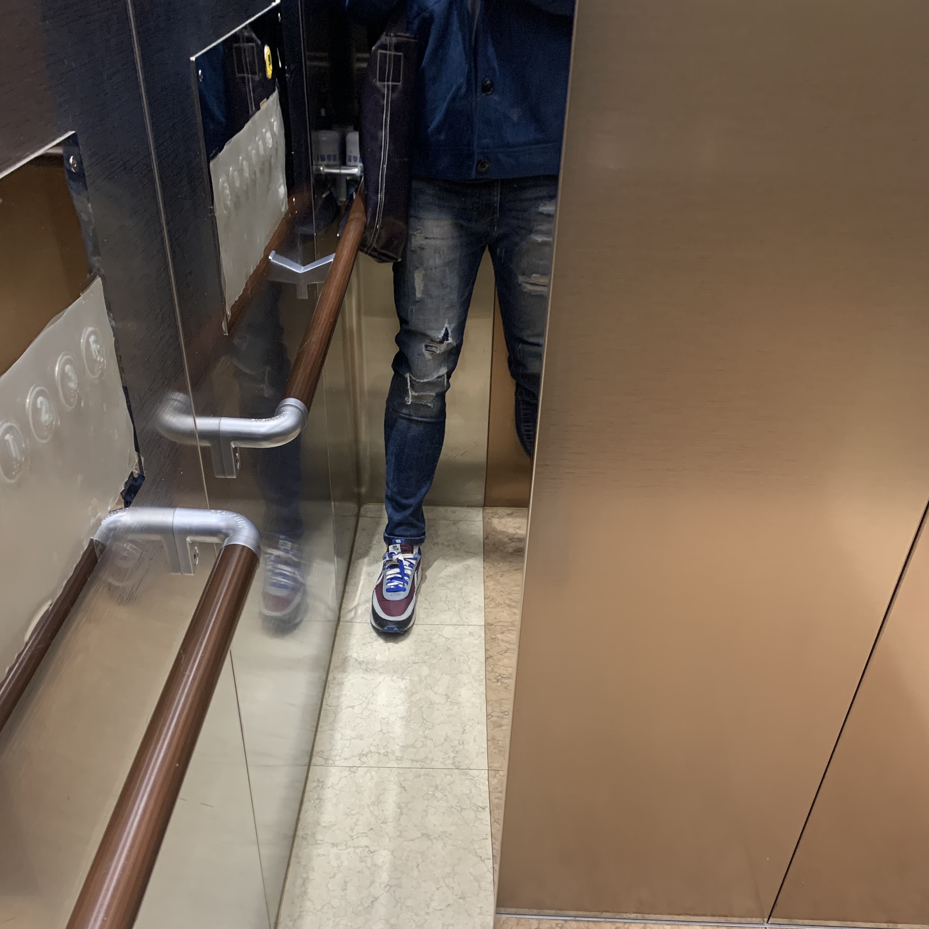 Nike x Sacai x Undercover LDWaffle Night Maroon Team Royal 착용 스타일