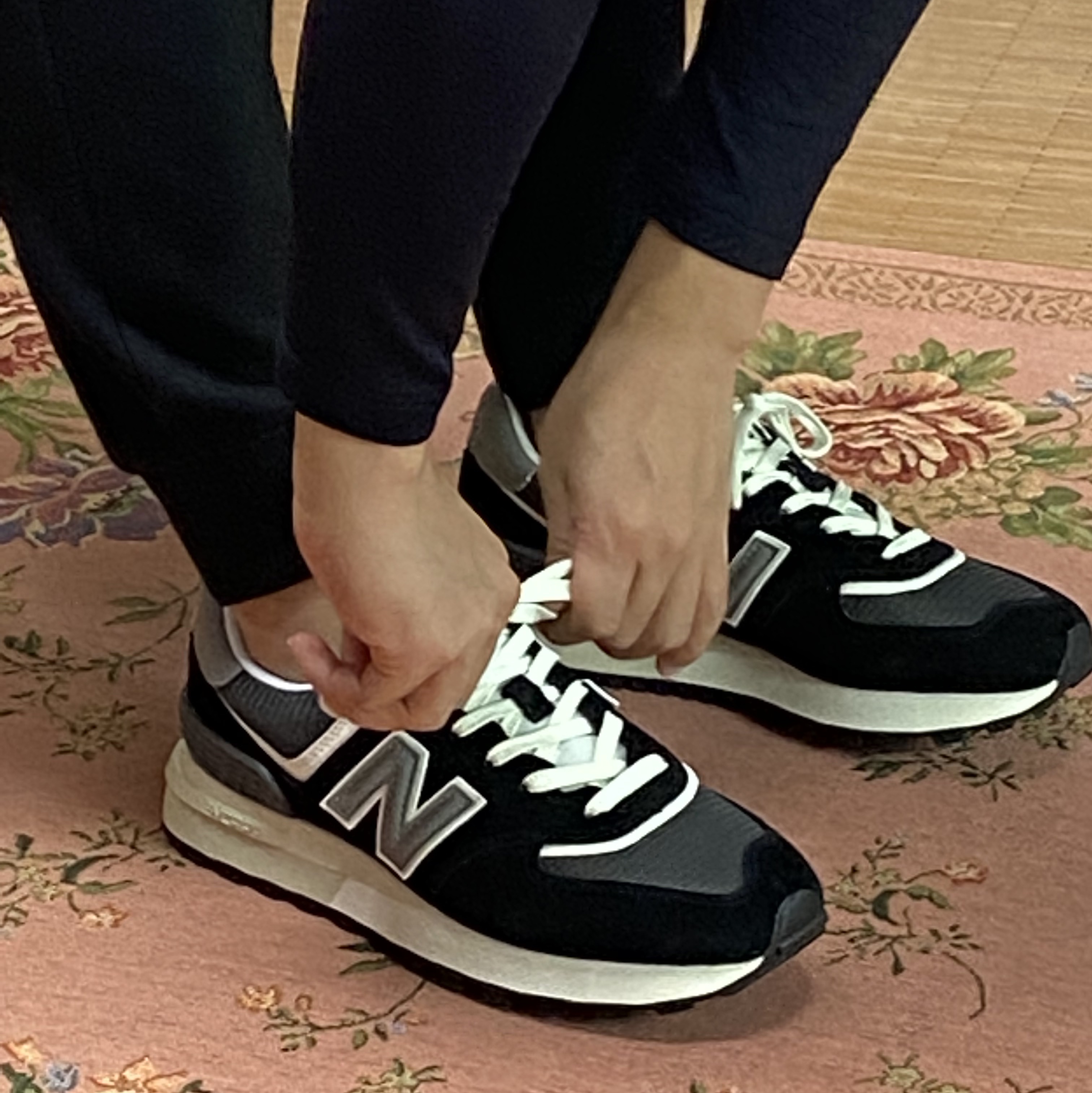 New Balance 574 Legacy Black 착용 스타일 - 1