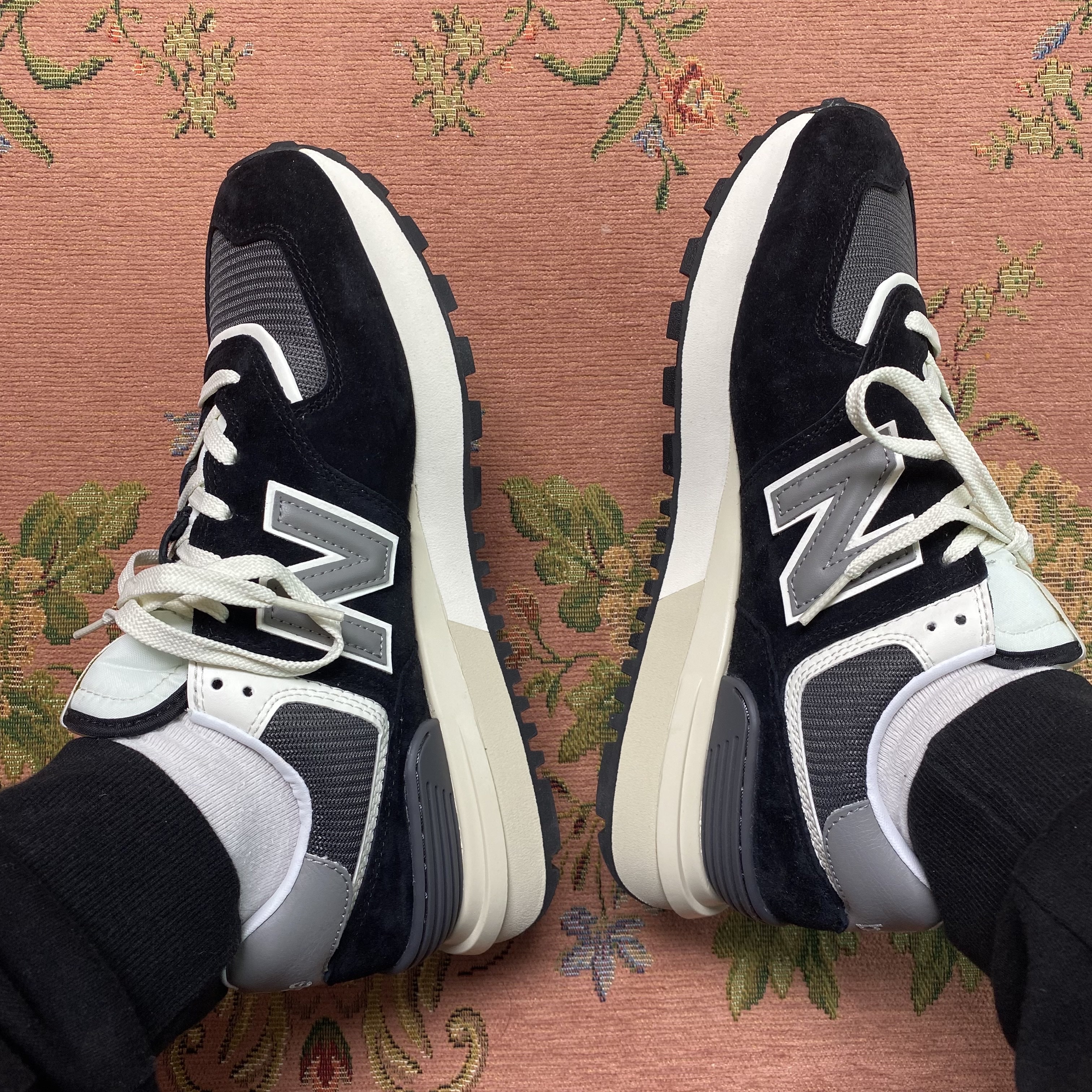 New Balance 574 Legacy Black 착용 스타일 - 2