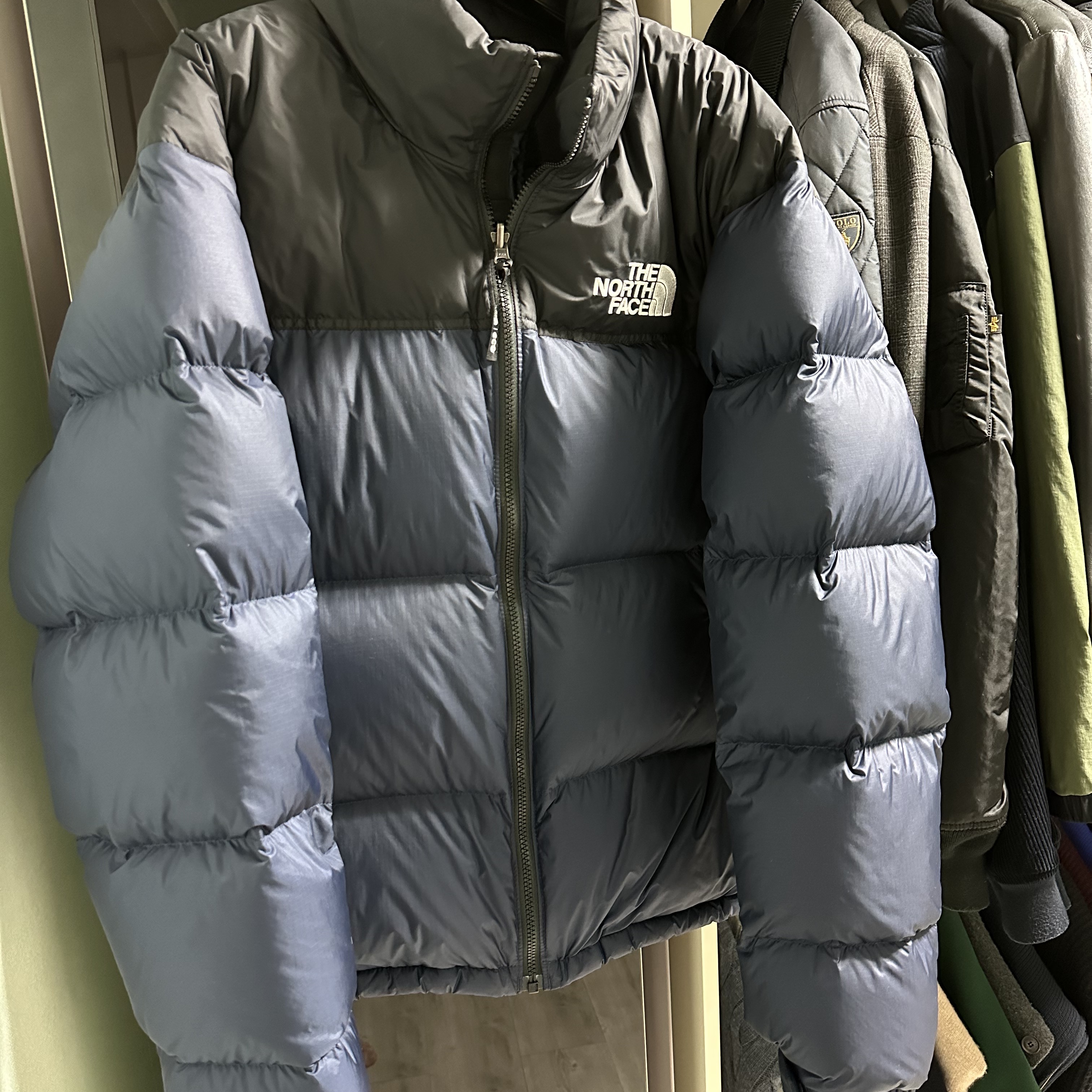 The North Face 1996 Eco Nuptse Jacket Navy 착용 스타일 - 2