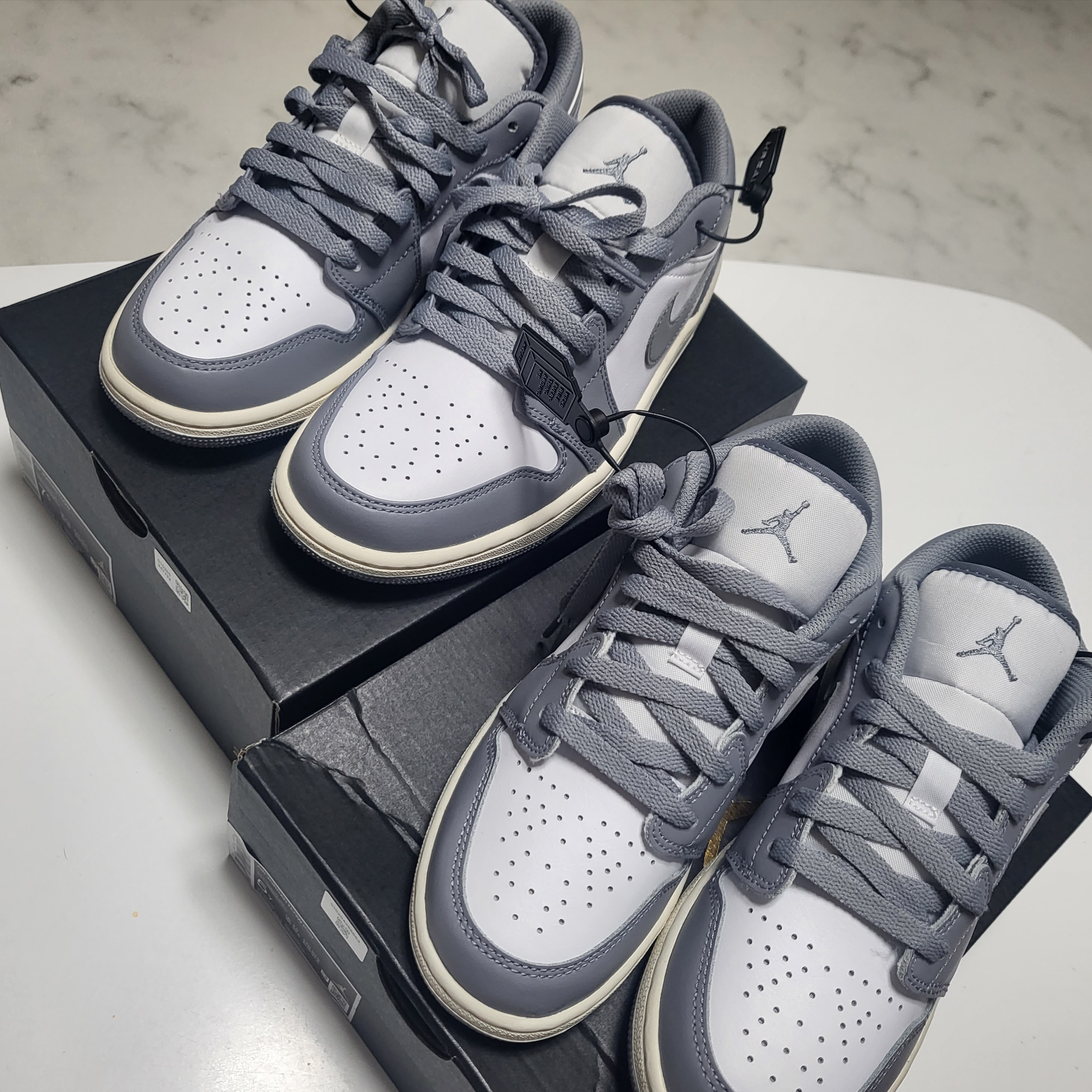 Jordan 1 Low Stealth and White, (GS) Jordan 1 Low Stealth and White 착용 스타일