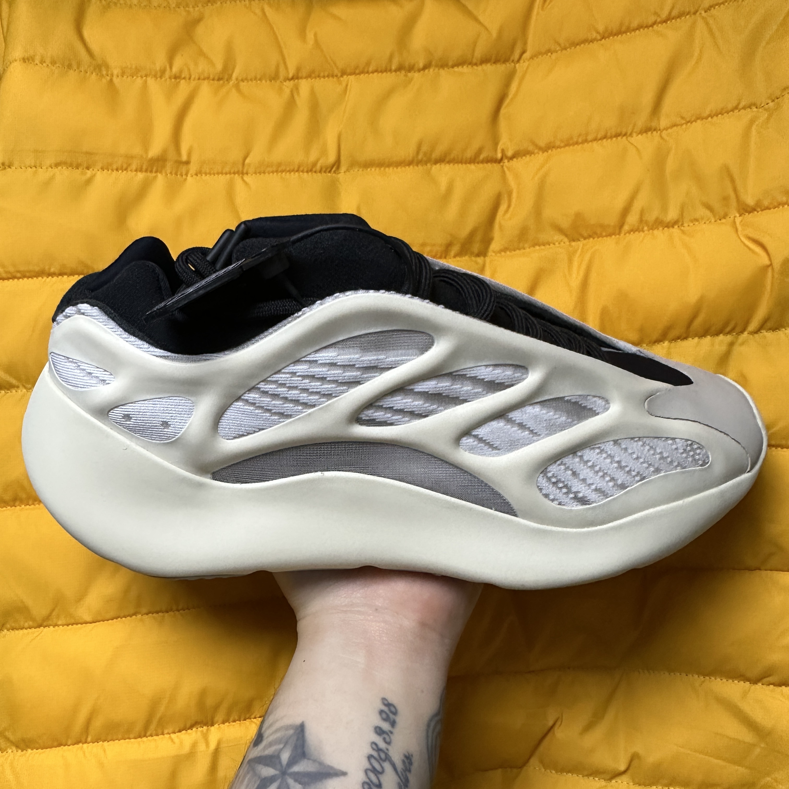 Adidas Yeezy 700 V3 Azael 2022/2023 착용 스타일