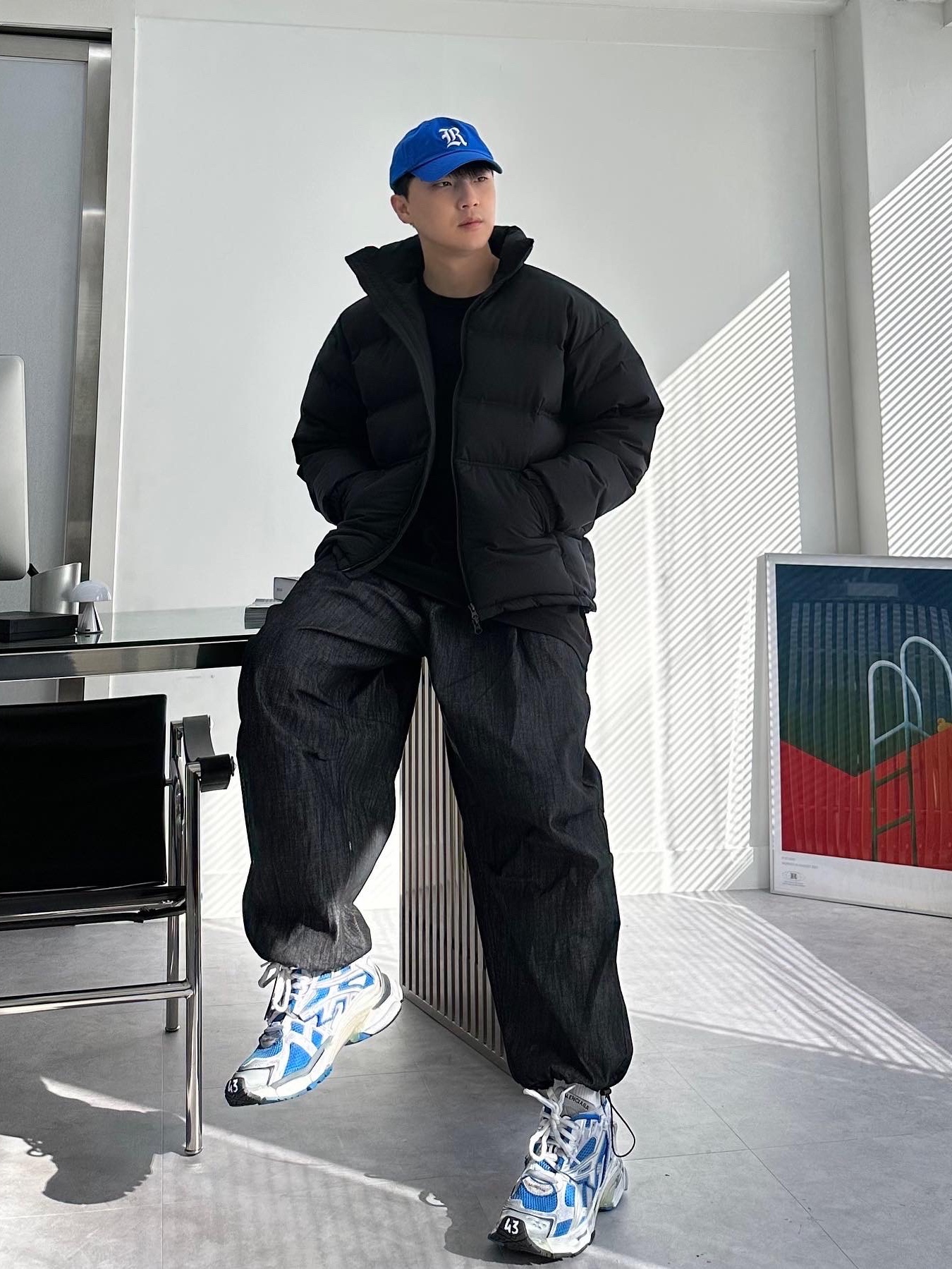 Balenciaga Runner Sneakers Blue White 착용 스타일
