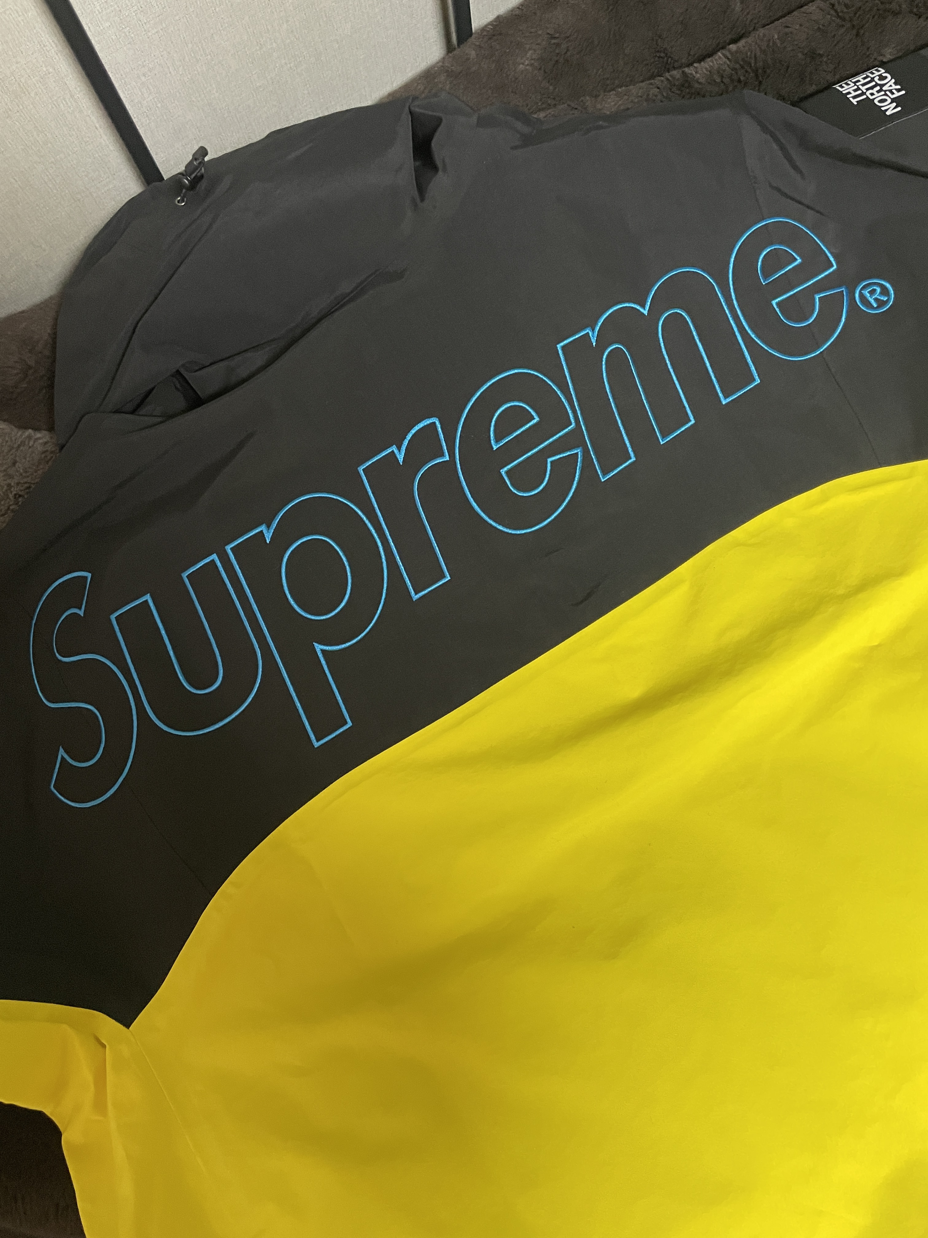 Supreme x The North Face Taped Seam Shell Jacket Yellow - 22FW 착용 스타일 - 4