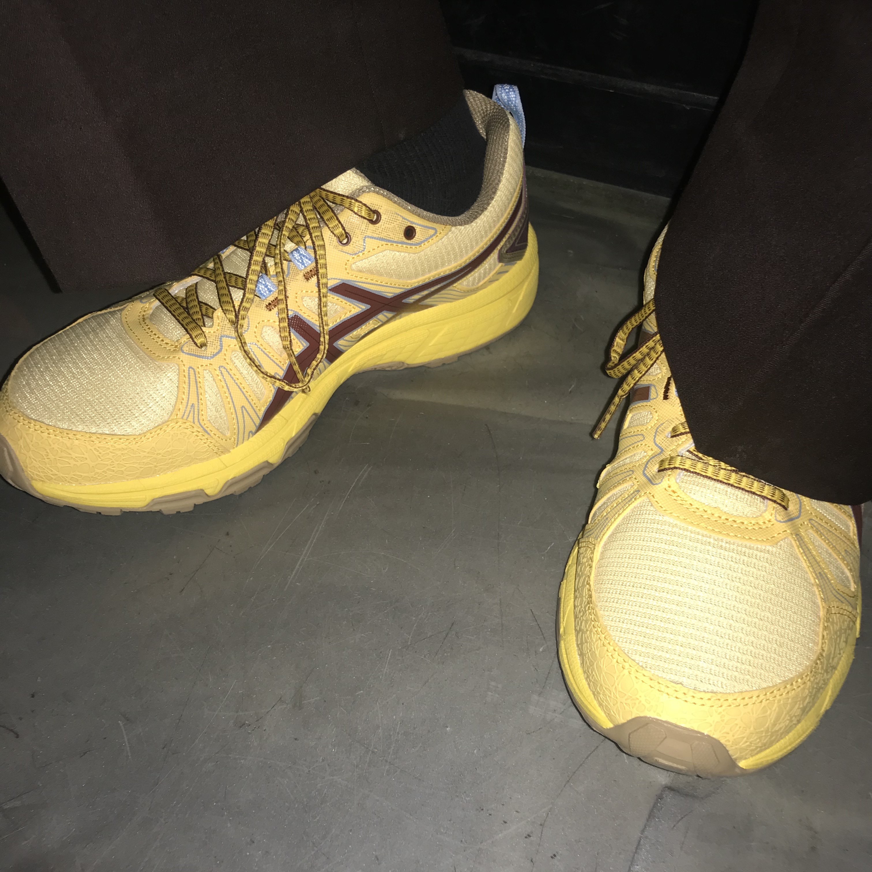 Asics HN1-S Gel-Venture 7 Yellow Ox Brown 착용 스타일