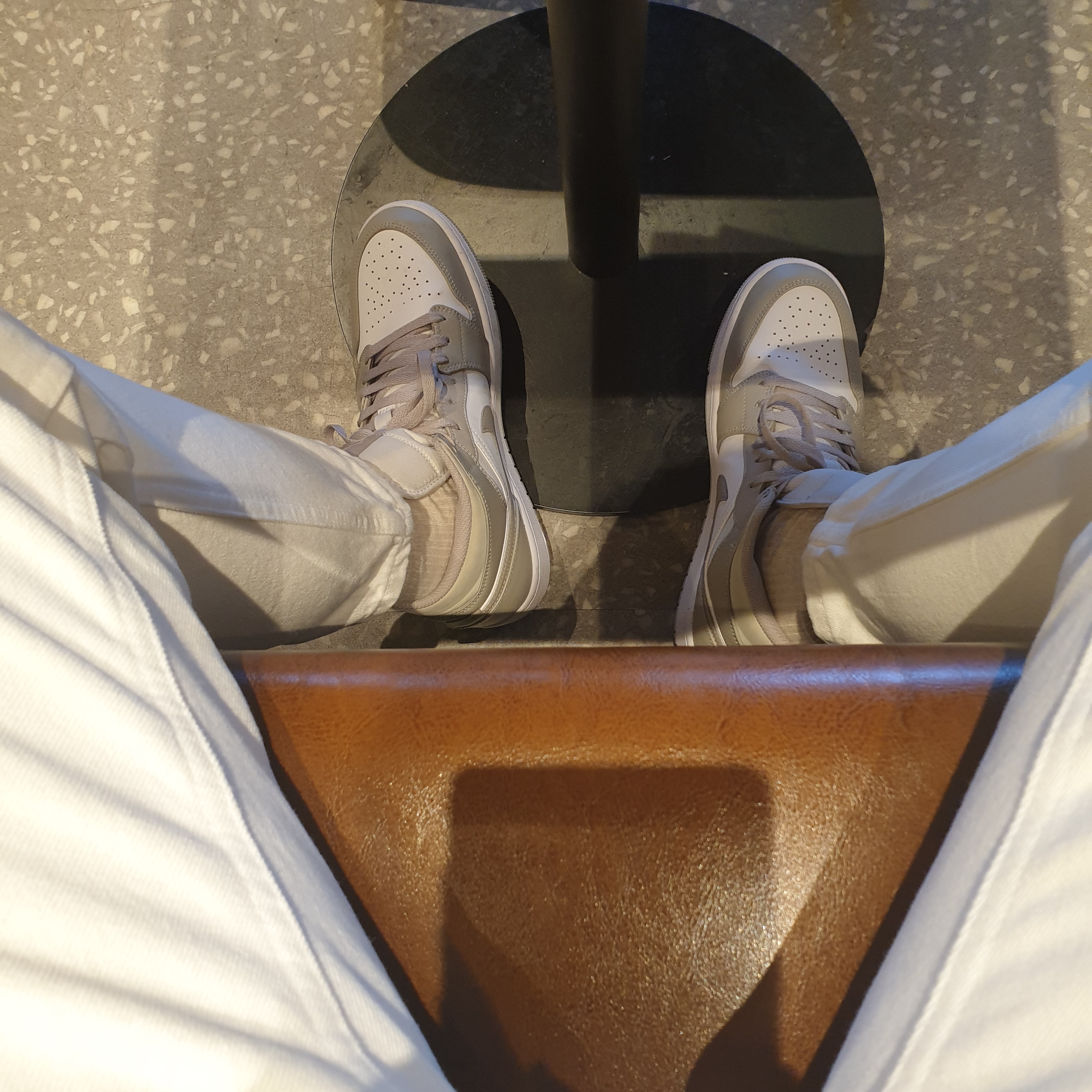 Jordan 1 Mid College Grey 착용 스타일