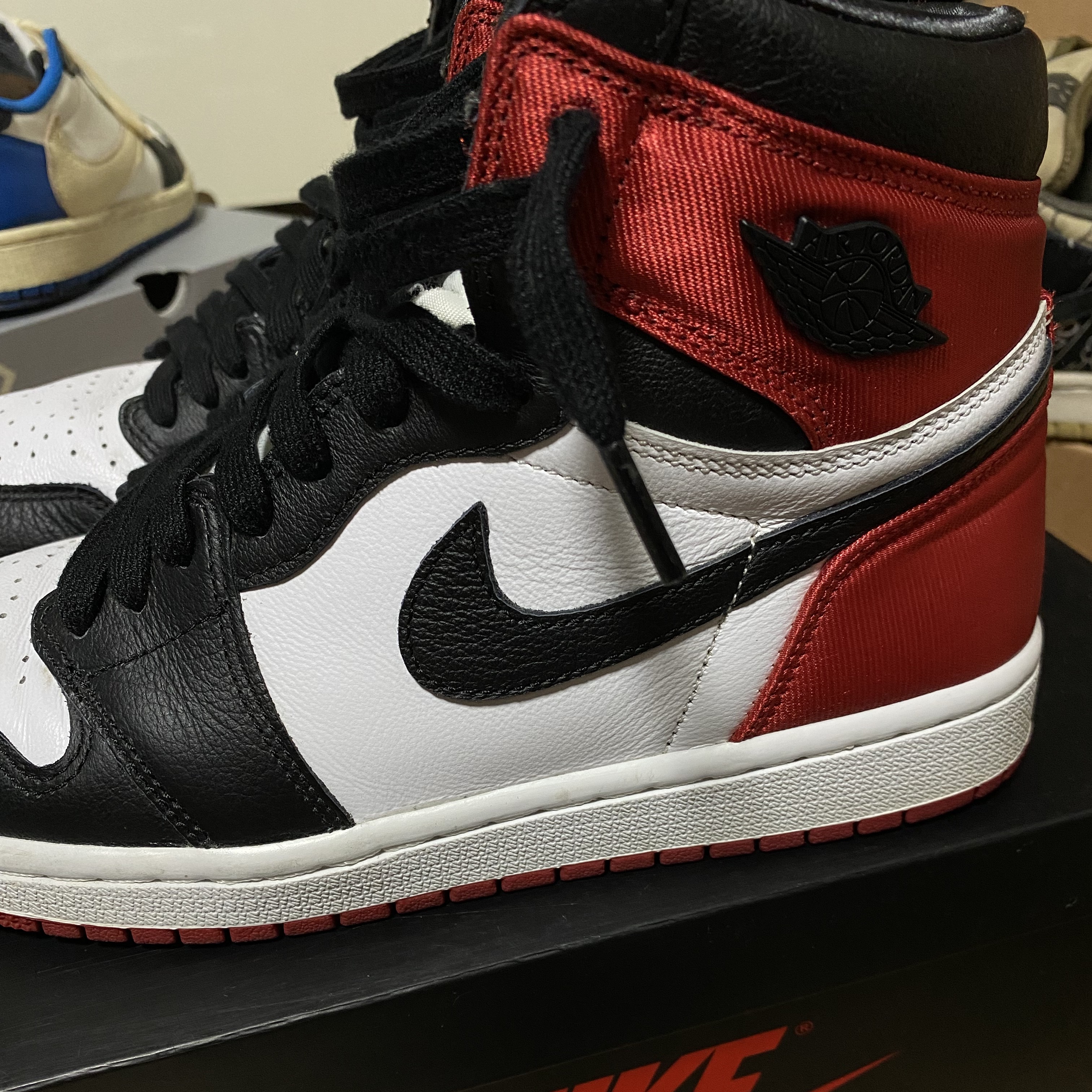 (W) Jordan 1 Retro High Satin Black Toe 착용 스타일
