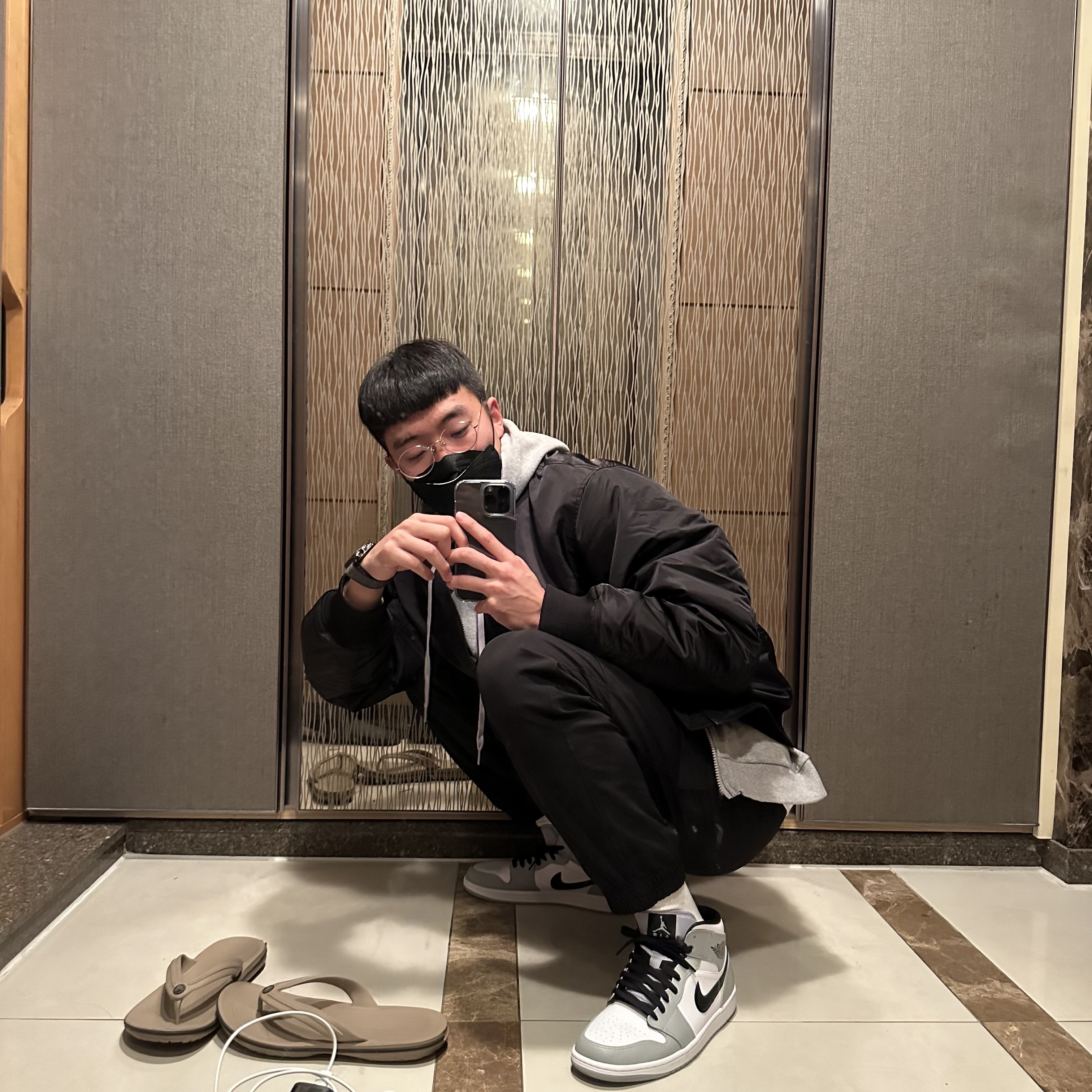 Jordan 1 Mid Light Smoke Grey 착용 스타일