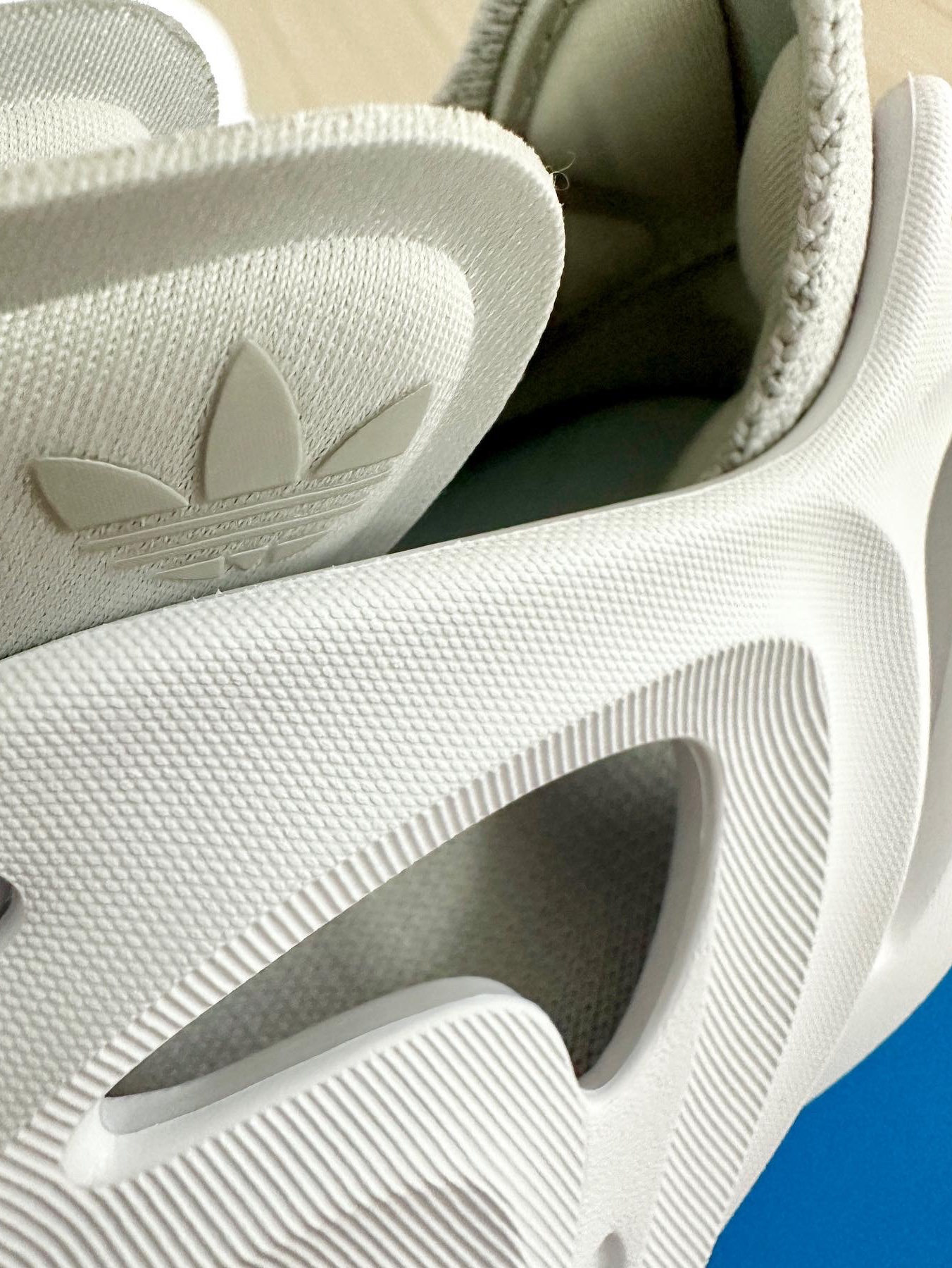 Adidas Adifom Q Cloud White Grey 착용 스타일 - 3