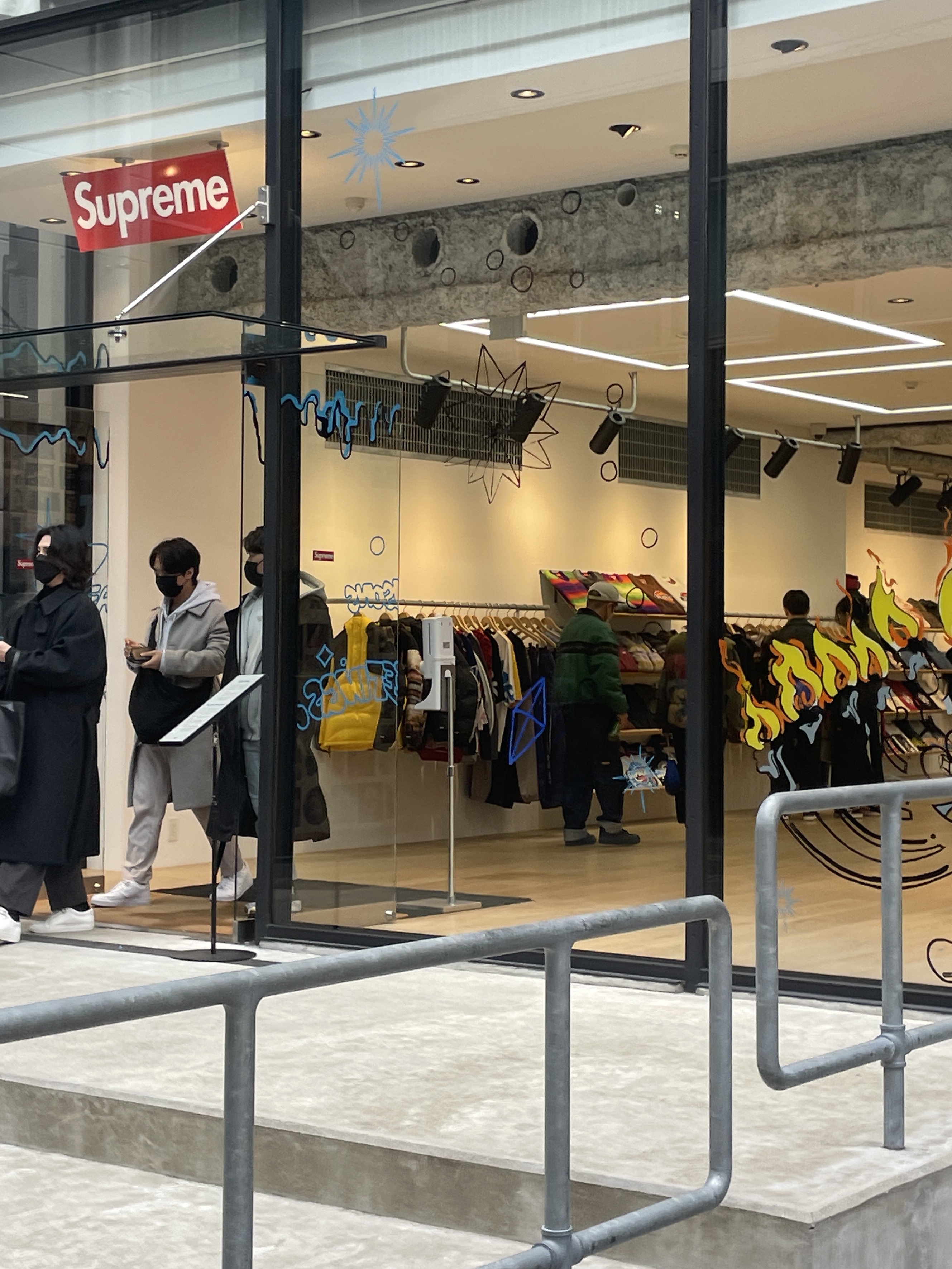 Supreme x The North Face 800-Fill Half Zip Hooded Pullover Times Square - 22FW, Supreme x The North Face Taped Seam Shell Jacket Yellow - 22FW 착용 스타일 - 1