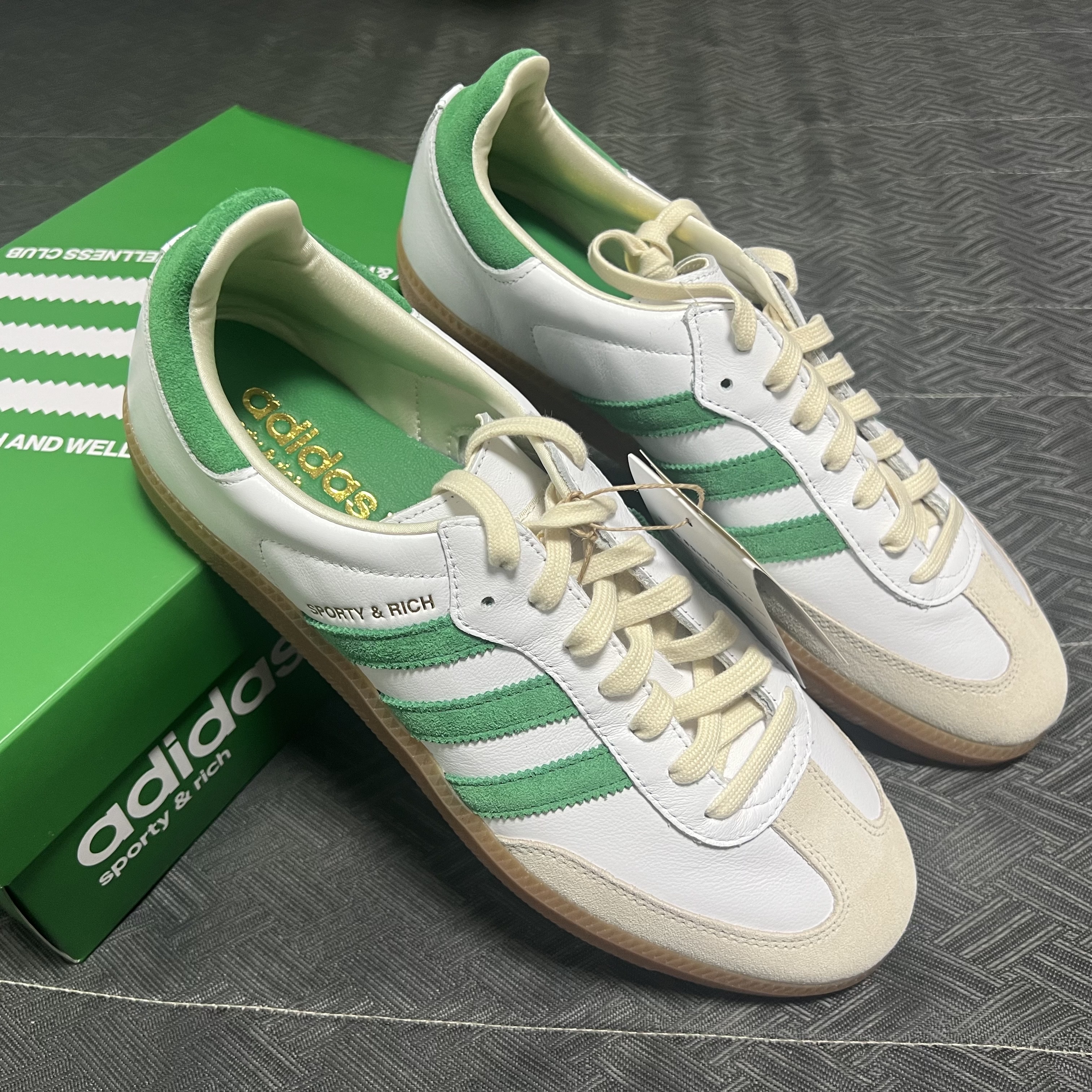 Adidas x Sporty & Rich Samba OG Cloud White Green 착용 스타일 - 3